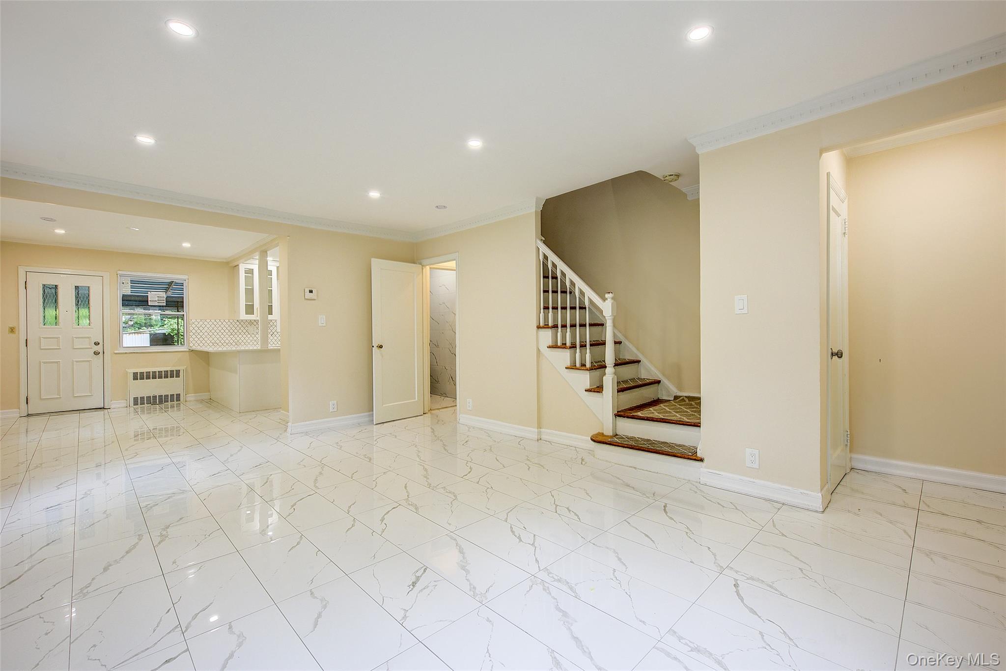 Single Family 76th Road Queens, NY 11366, MLS-998900-4