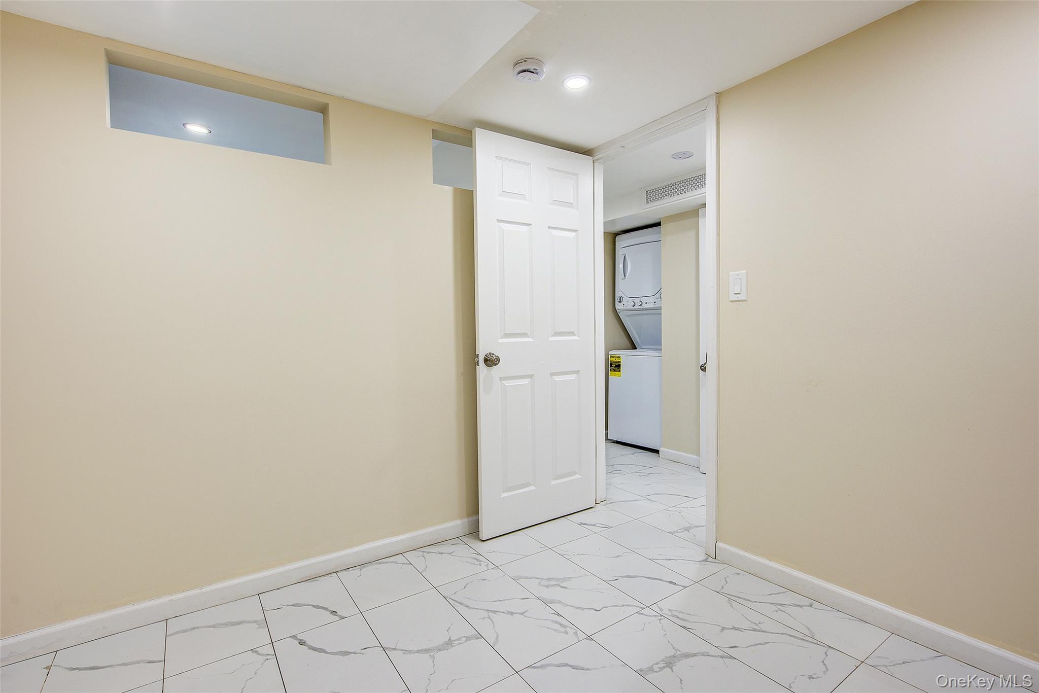 Single Family 76th Road Queens, NY 11366, MLS-998900-40