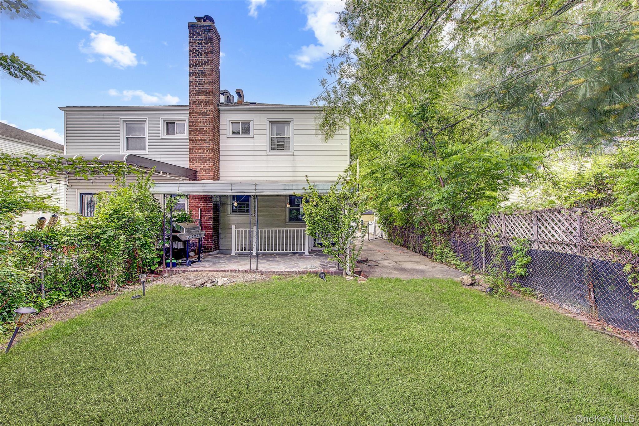 Single Family 76th Road  Queens, NY 11366, MLS-998900-45