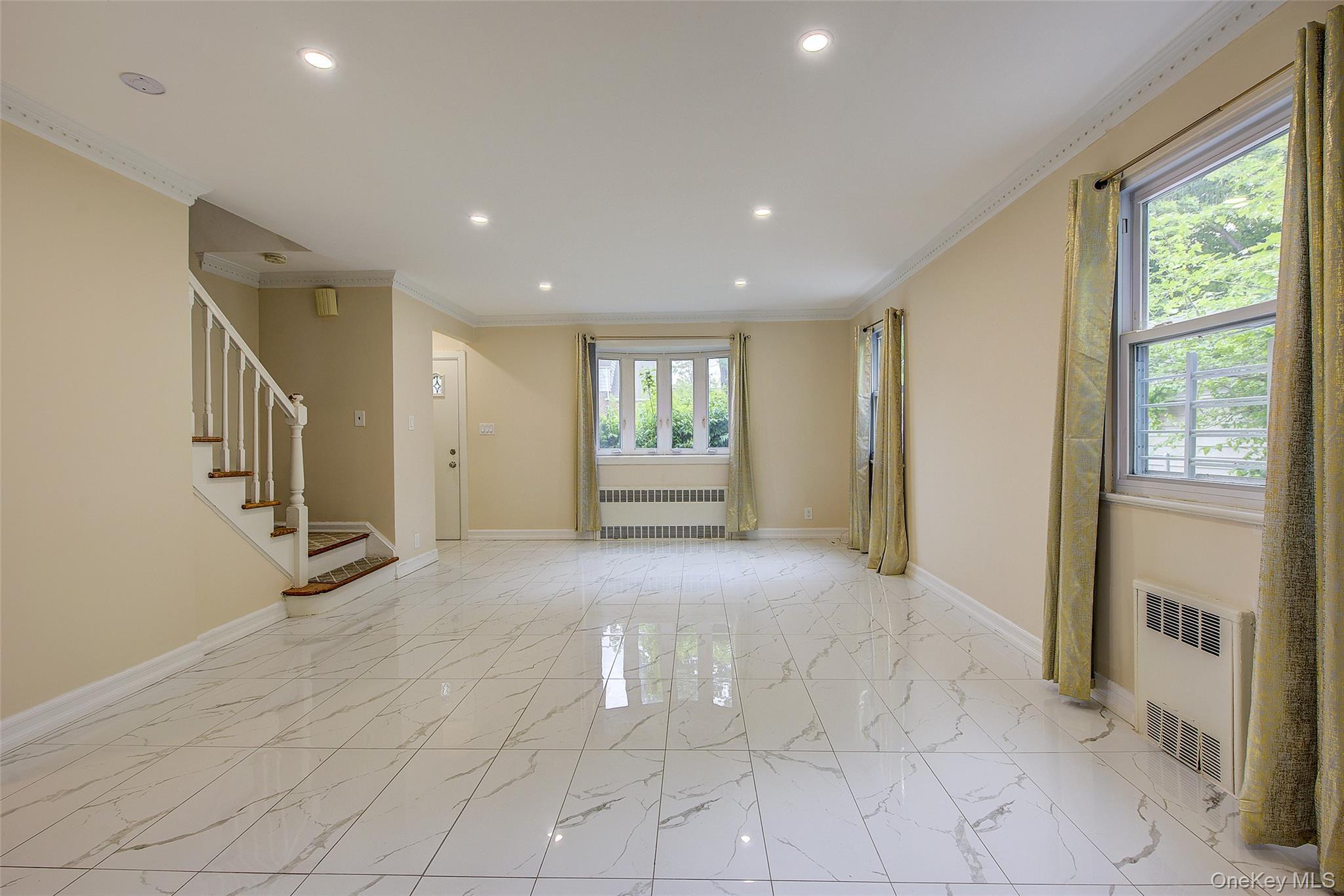 Single Family 76th Road Queens, NY 11366, MLS-998900-5
