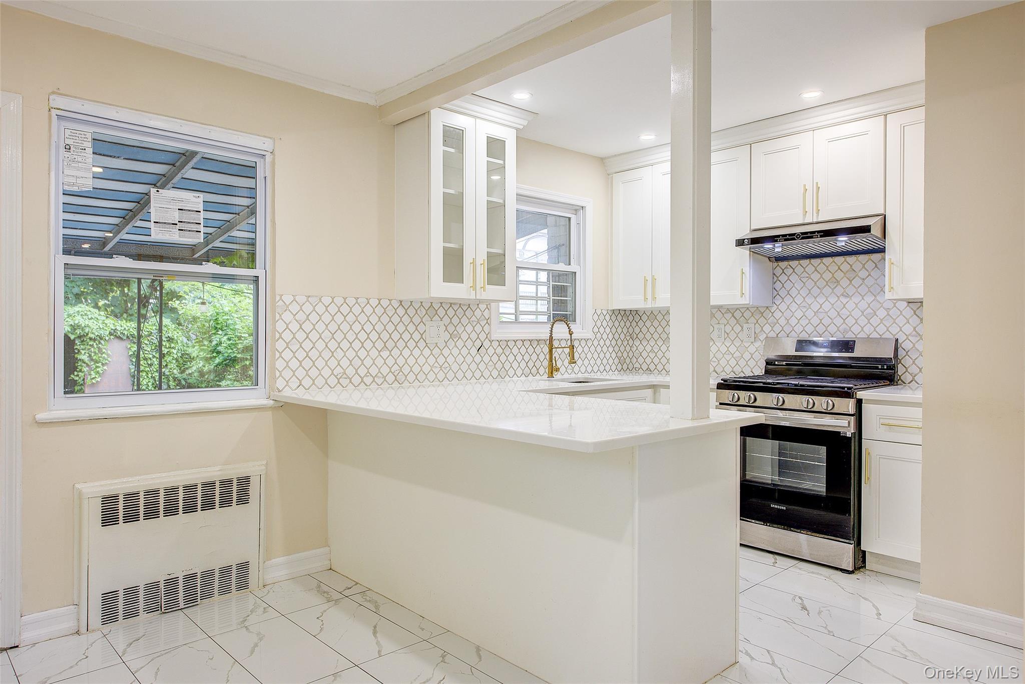 Single Family 76th Road Queens, NY 11366, MLS-998900-8