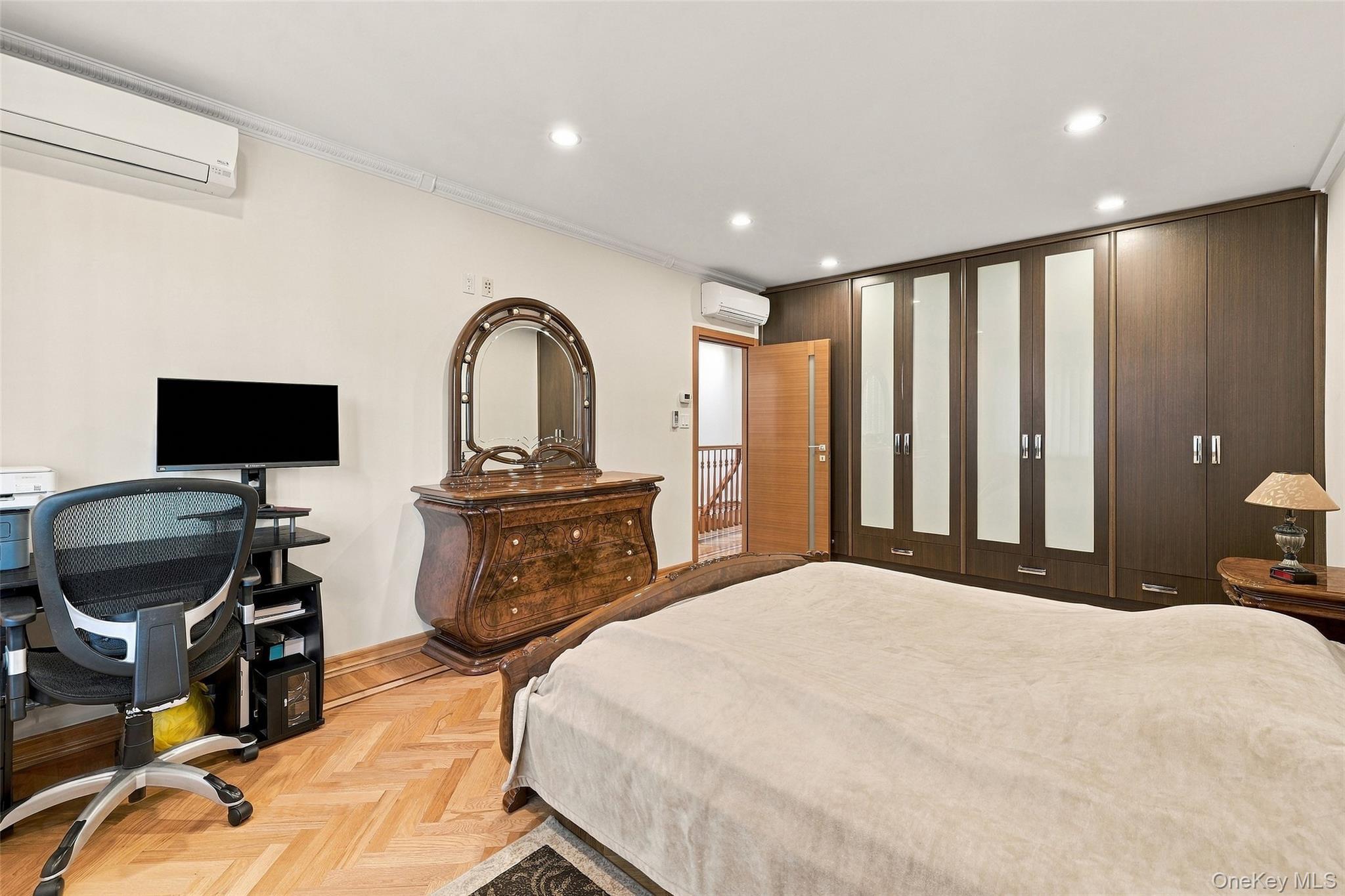 Single Family 65th Road Queens, NY 11374, MLS-999000-20