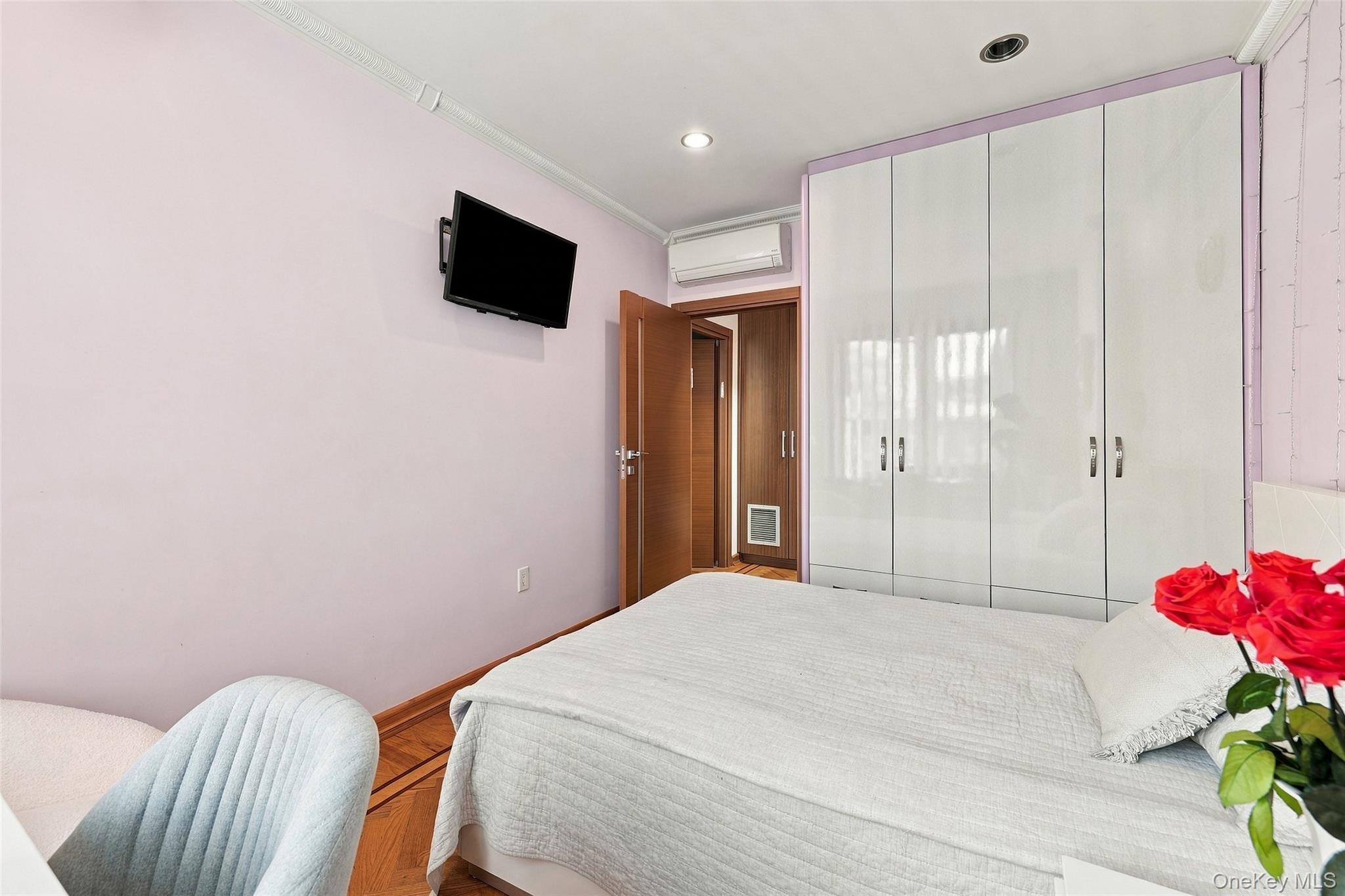 Single Family 65th Road Queens, NY 11374, MLS-999000-22