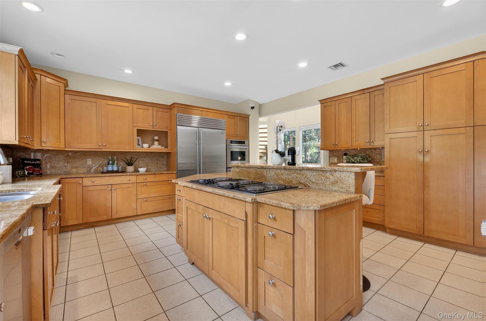 Single Family Tall Oak Crescent  Nassau County, NY 11791, MLS-999082-10