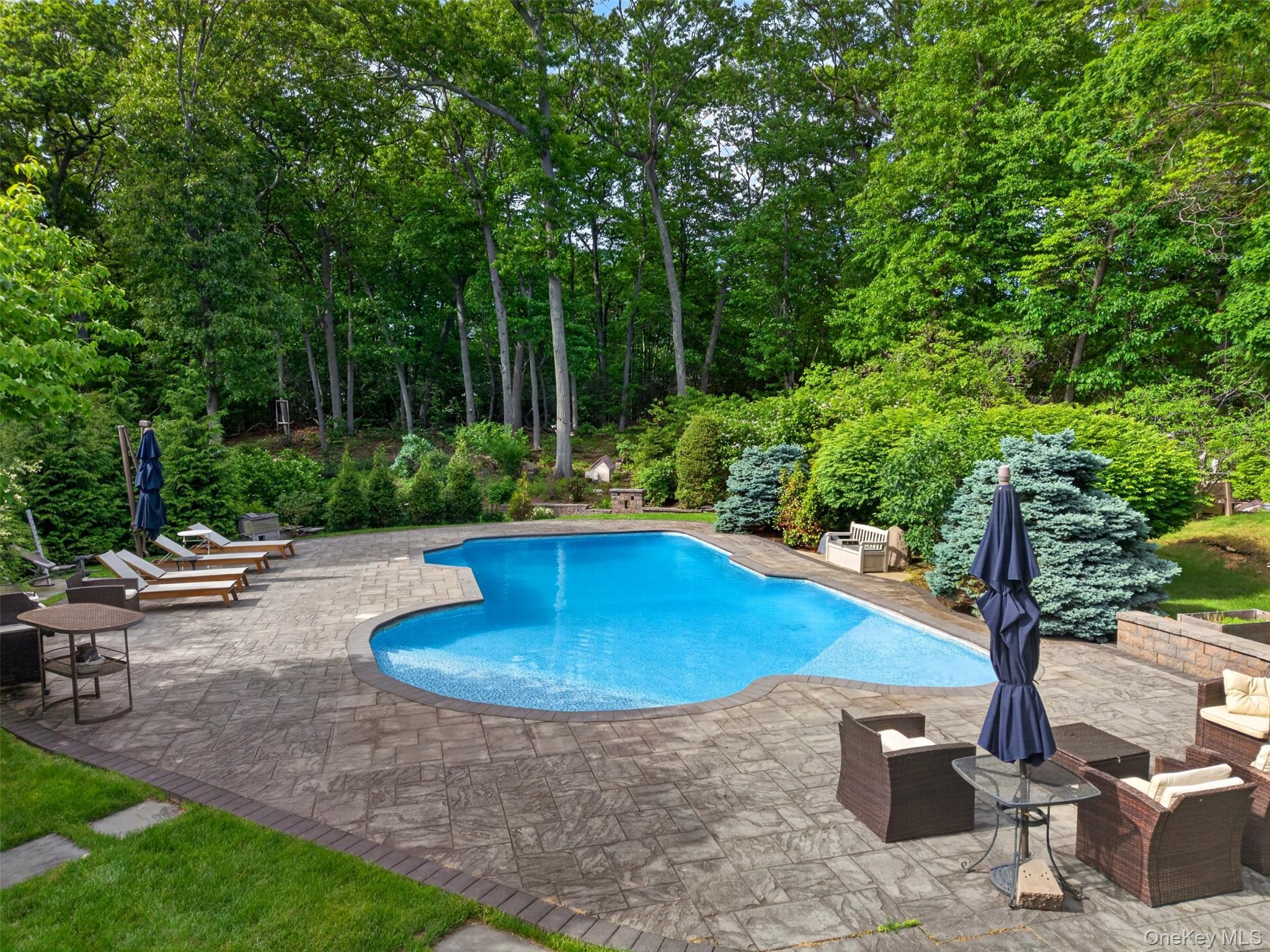 Single Family Tall Oak Crescent  Nassau County, NY 11791, MLS-999082-21