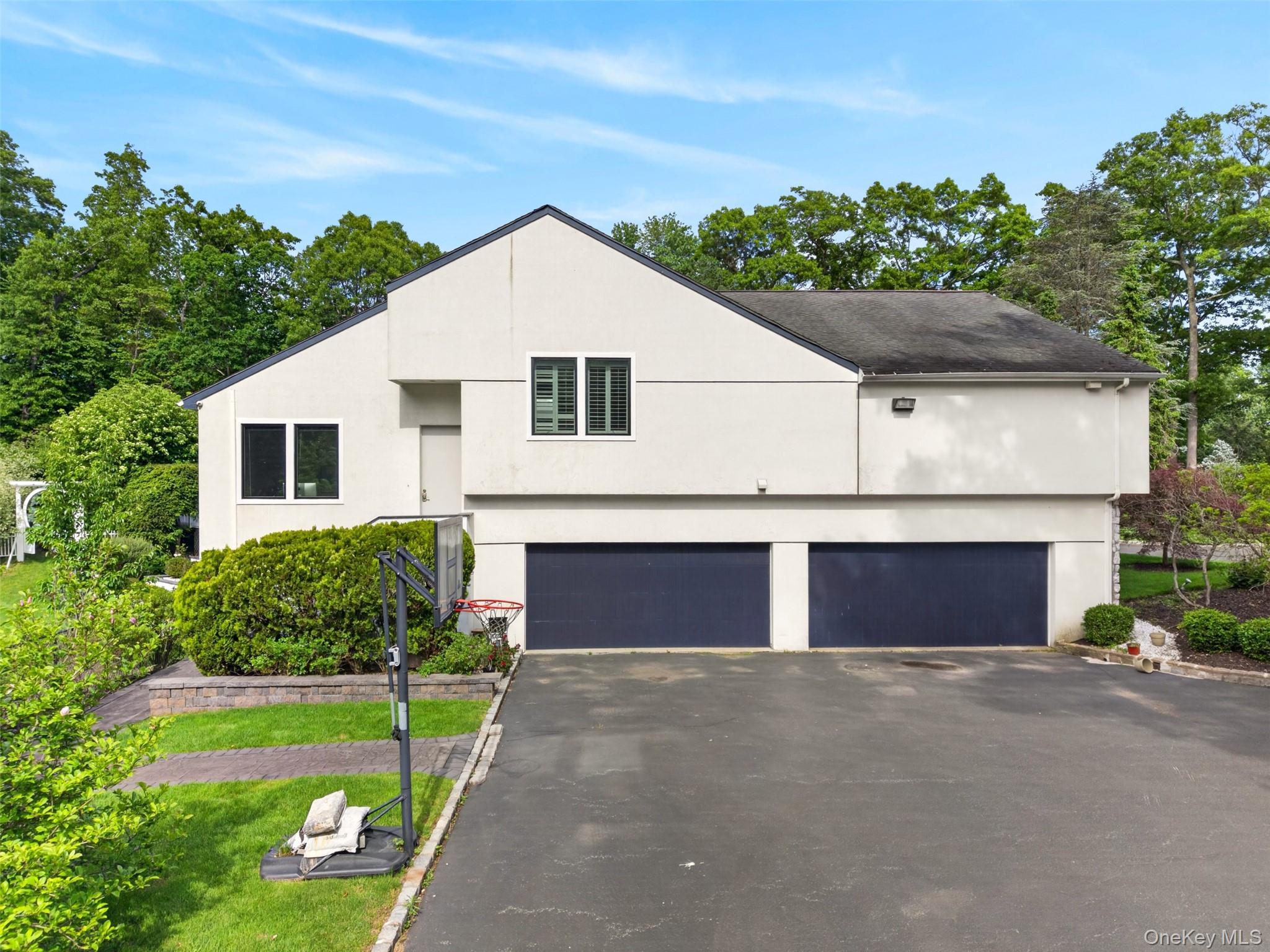 Single Family Tall Oak Crescent  Nassau County, NY 11791, MLS-999082-23