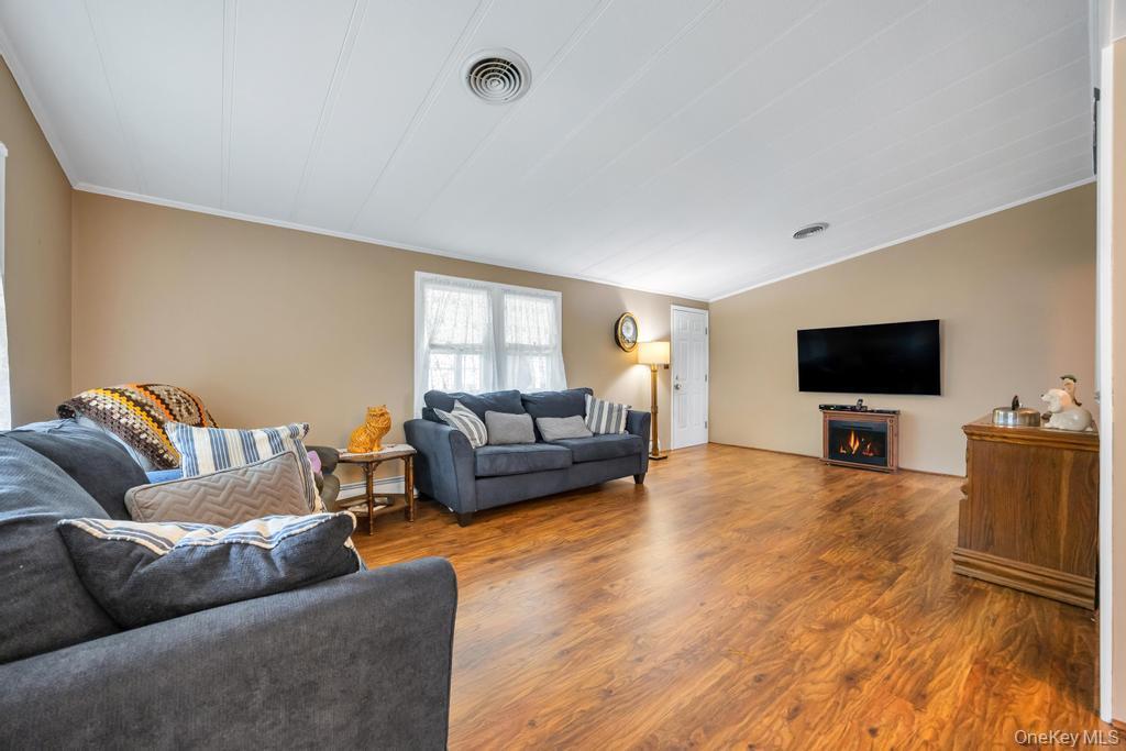 Single Family Middle Suffolk County, NY 11933, MLS-999128-12