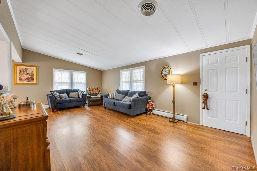 Single Family Middle Suffolk County, NY 11933, MLS-999128-14