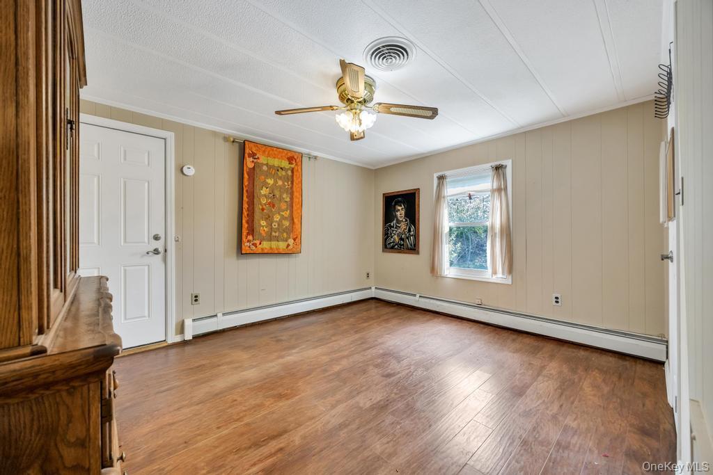 Single Family Middle Suffolk County, NY 11933, MLS-999128-25