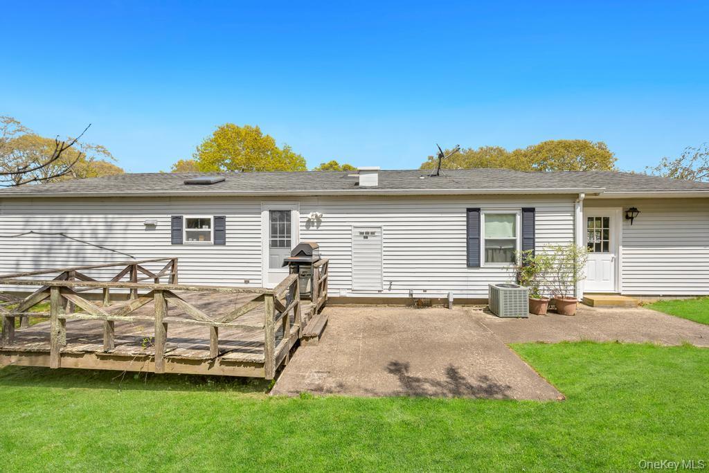 Single Family Middle Suffolk County, NY 11933, MLS-999128-9