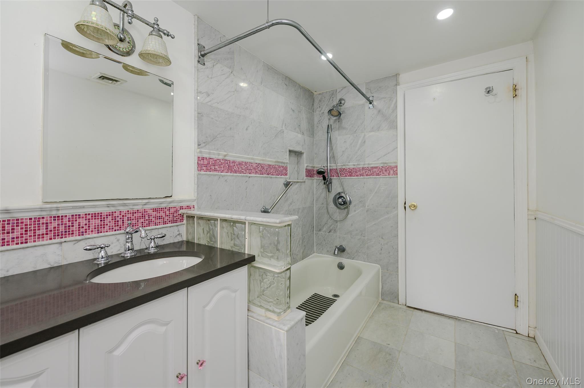 Single Family Ridge Drive E  Nassau County, NY 11021, MLS-999153-29