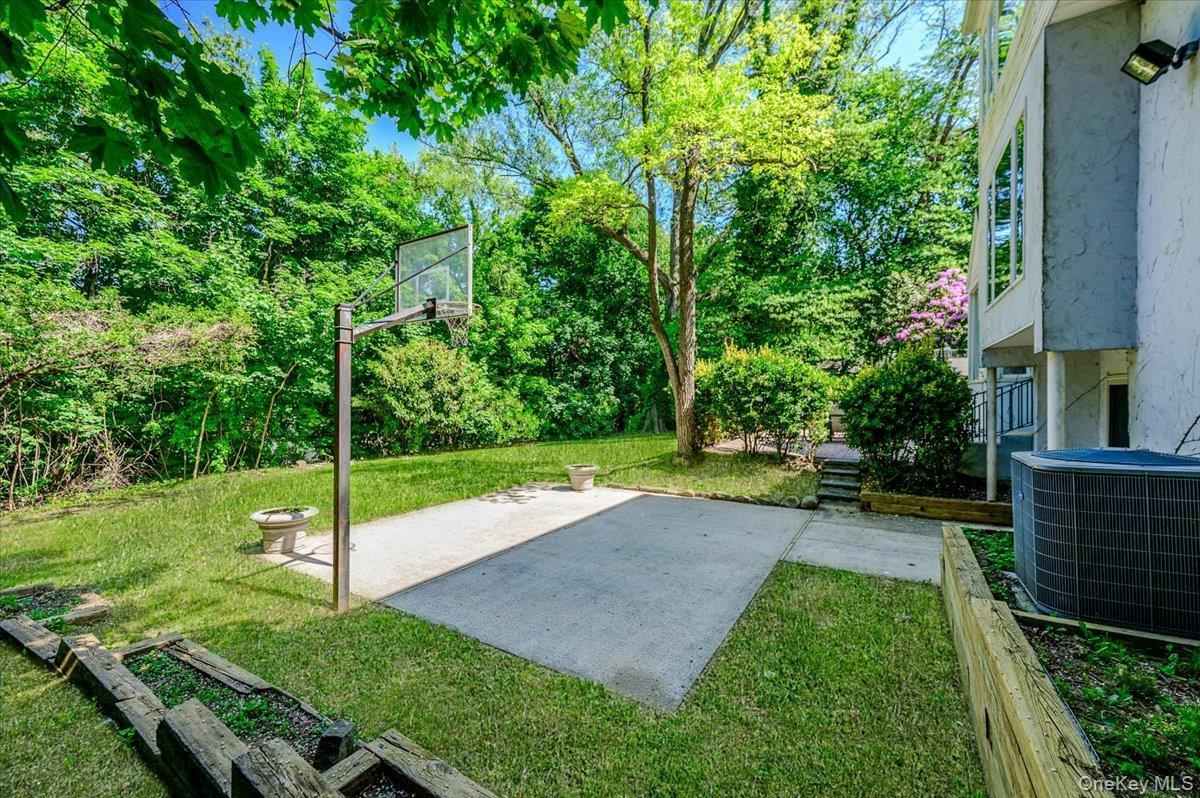Single Family Ridge Drive E  Nassau County, NY 11021, MLS-999153-32