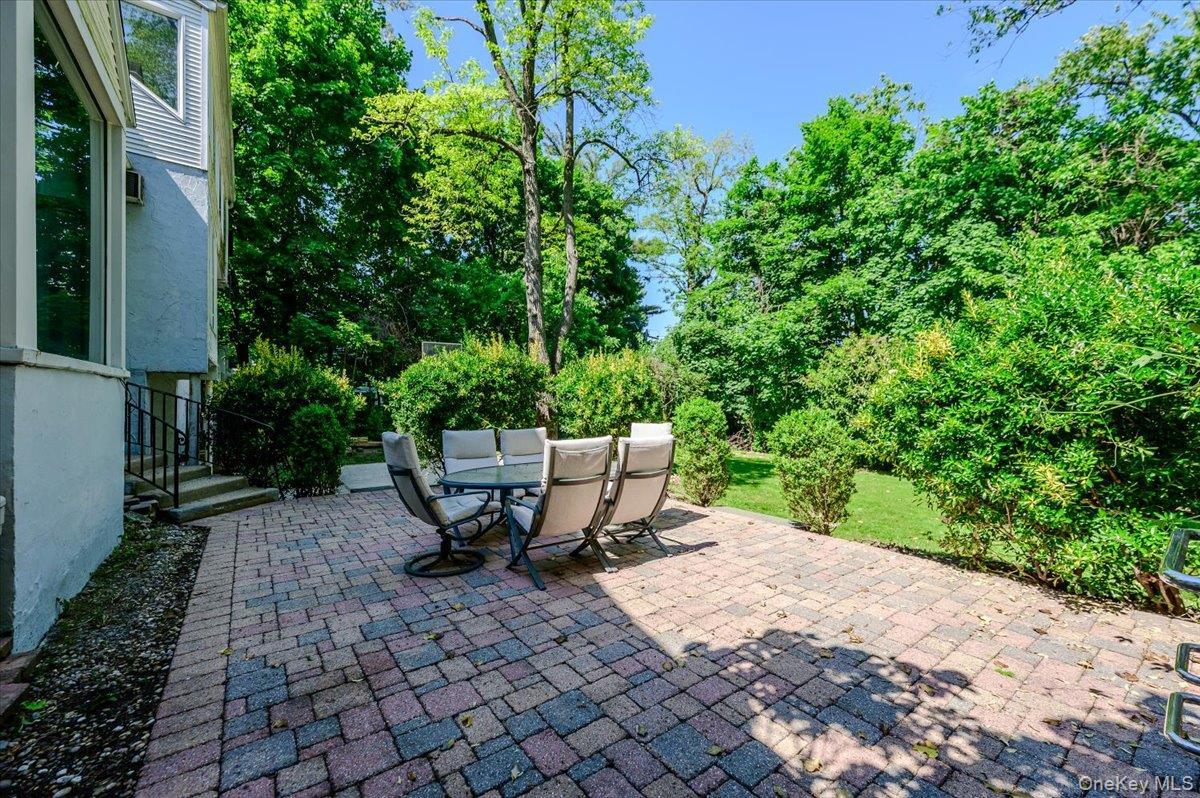 Single Family Ridge Drive E  Nassau County, NY 11021, MLS-999153-35
