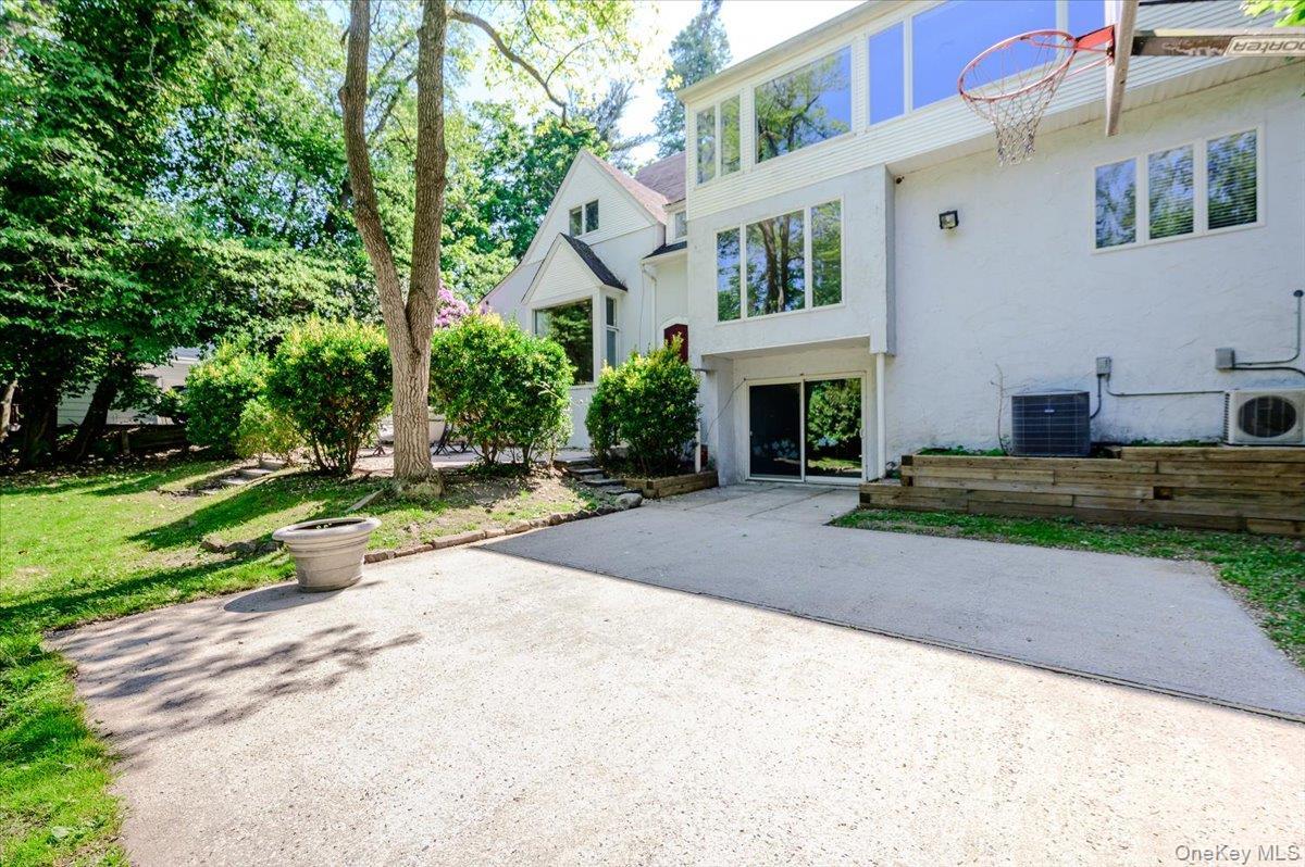Single Family Ridge Drive E  Nassau County, NY 11021, MLS-999153-37