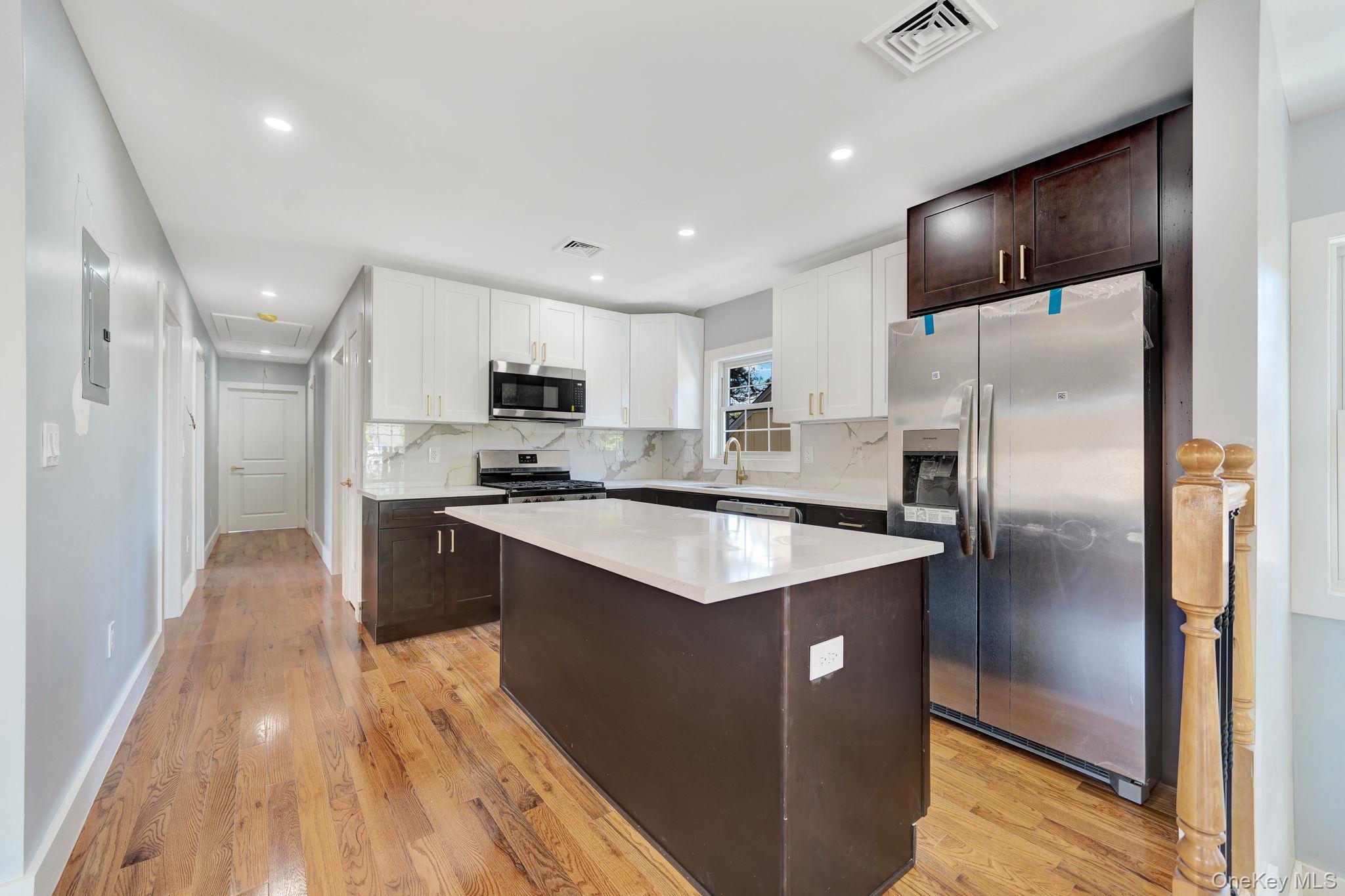 Single Family 184th Street Queens, NY 11413, MLS-999240-31