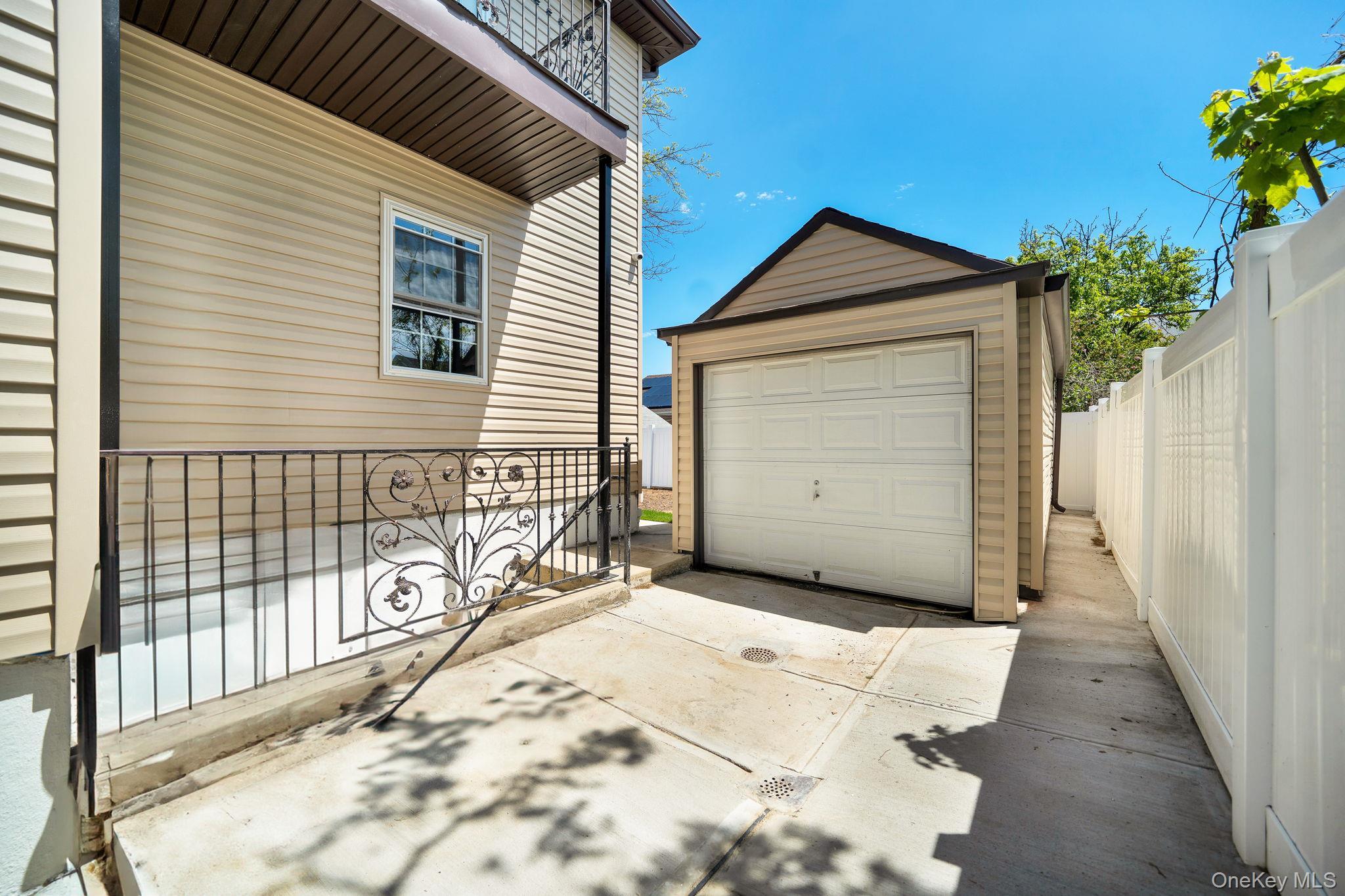 Single Family 184th Street Queens, NY 11413, MLS-999240-48