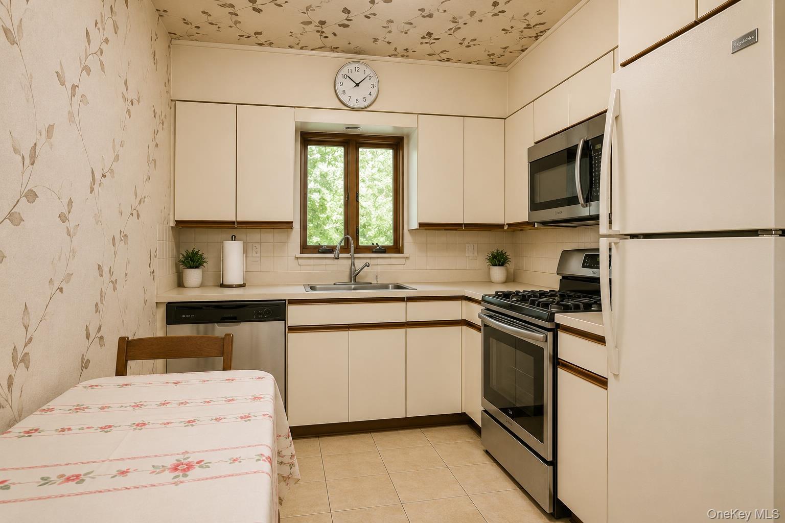 Single Family 70th Queens, NY 11367, MLS-999302-4