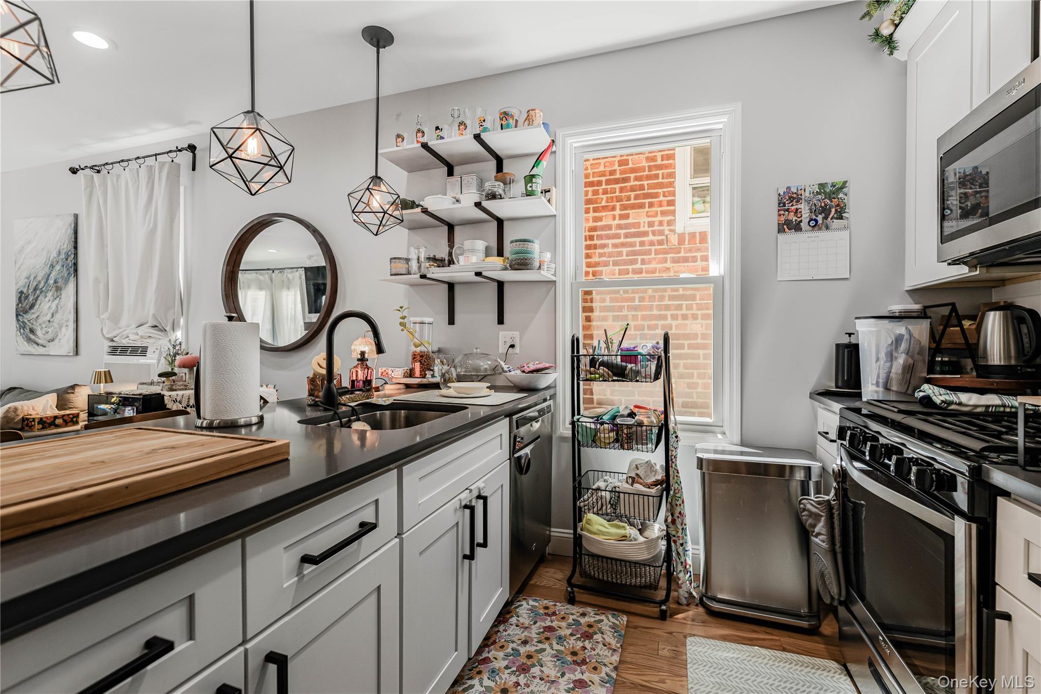 Single Family Roberts Avenue Bronx, NY 10461, MLS-999310-17