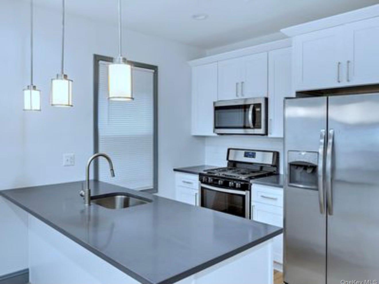 Single Family Roberts Bronx, NY 10461, MLS-999310-4