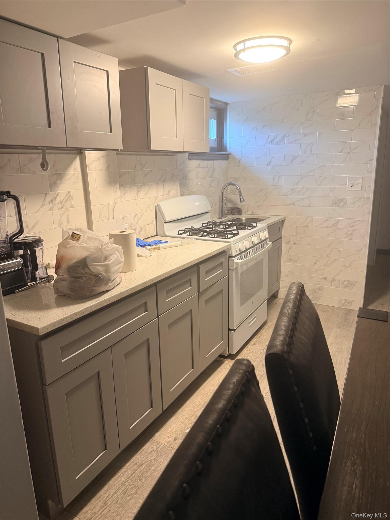 Single Family Conduit Queens, NY 11413, MLS-999462-9