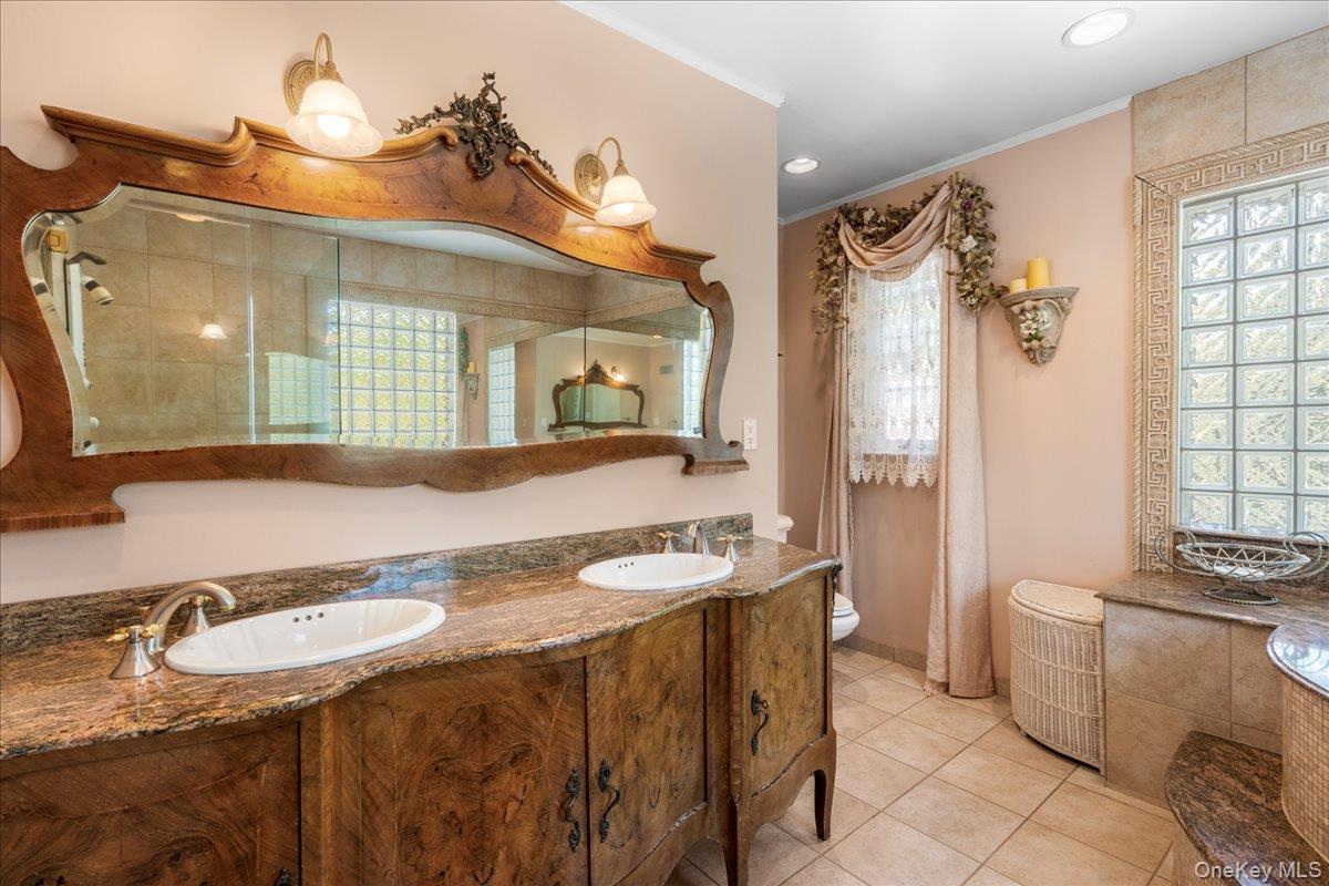 Single Family Aldershot Lane Nassau County, NY 11030, MLS-999554-21