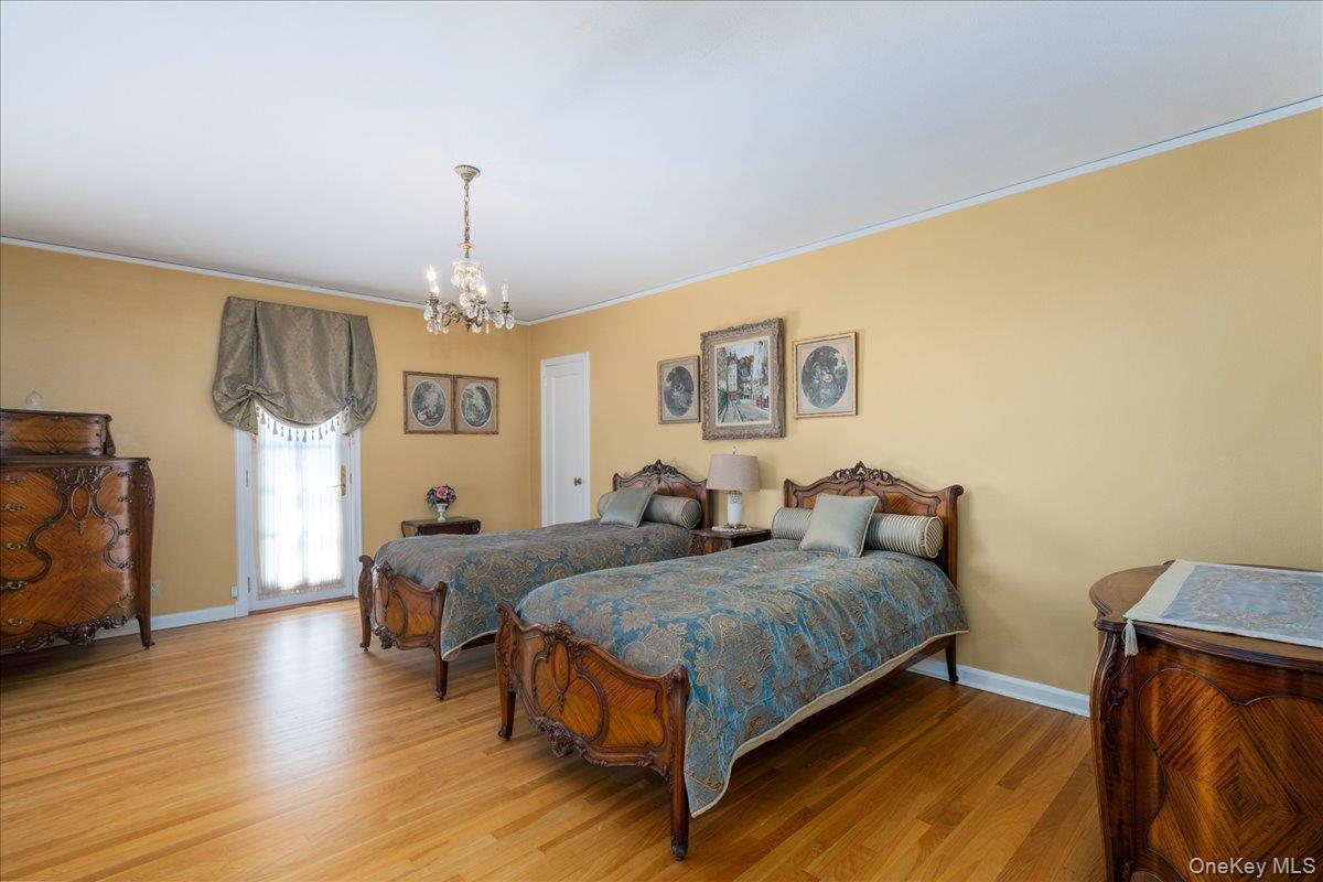Single Family Aldershot Lane Nassau County, NY 11030, MLS-999554-23