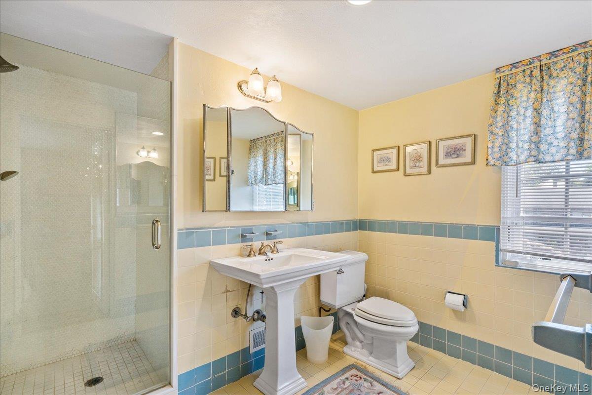 Single Family Aldershot Lane Nassau County, NY 11030, MLS-999554-24