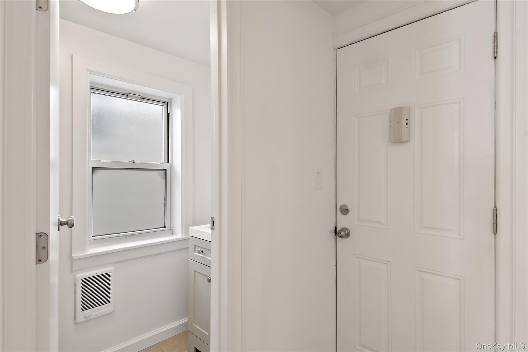 Single Family Courtlandt  Bronx, NY 10451, MLS-999598-20