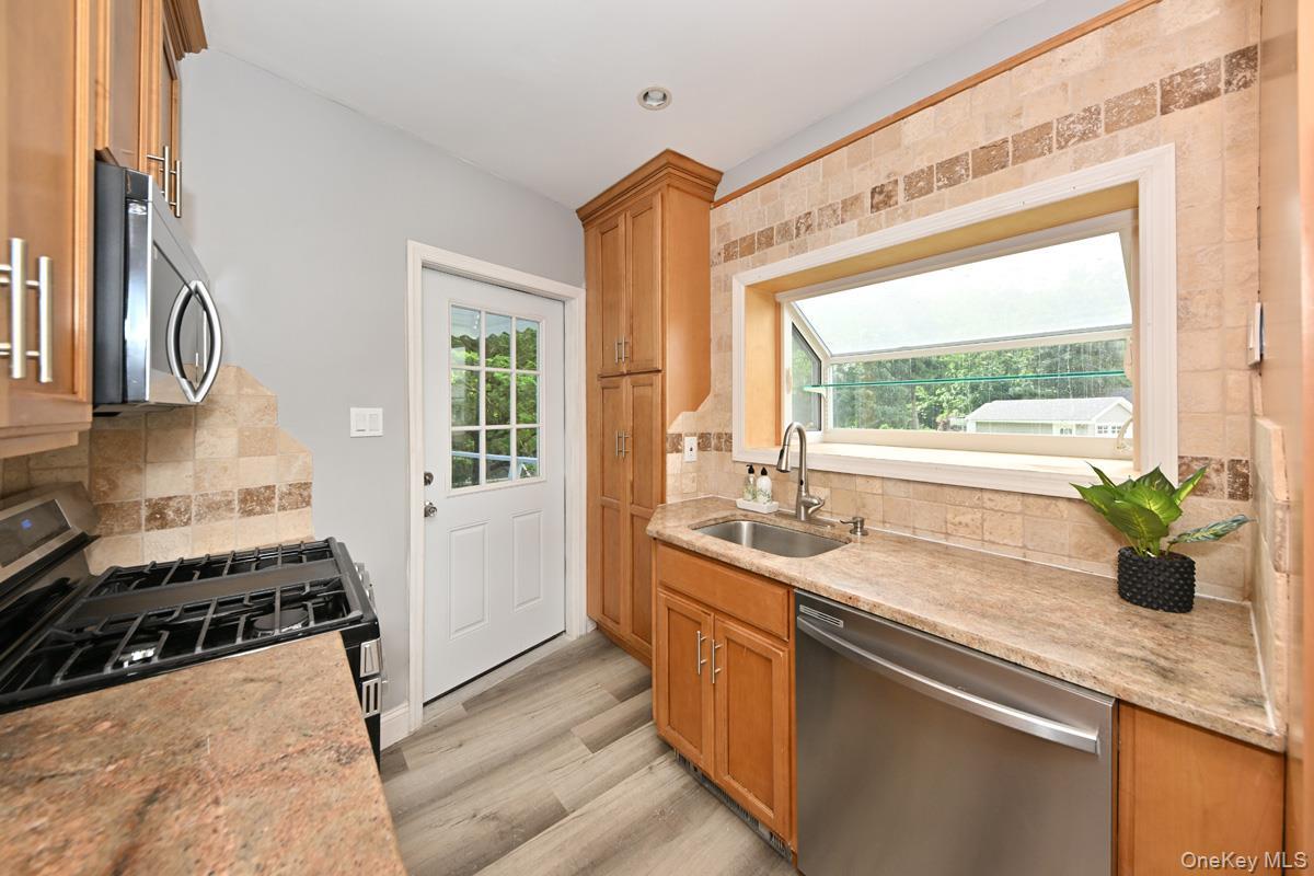 Single Family Lakeview  Out Of Area, NY 07450, MLS-999709-6
