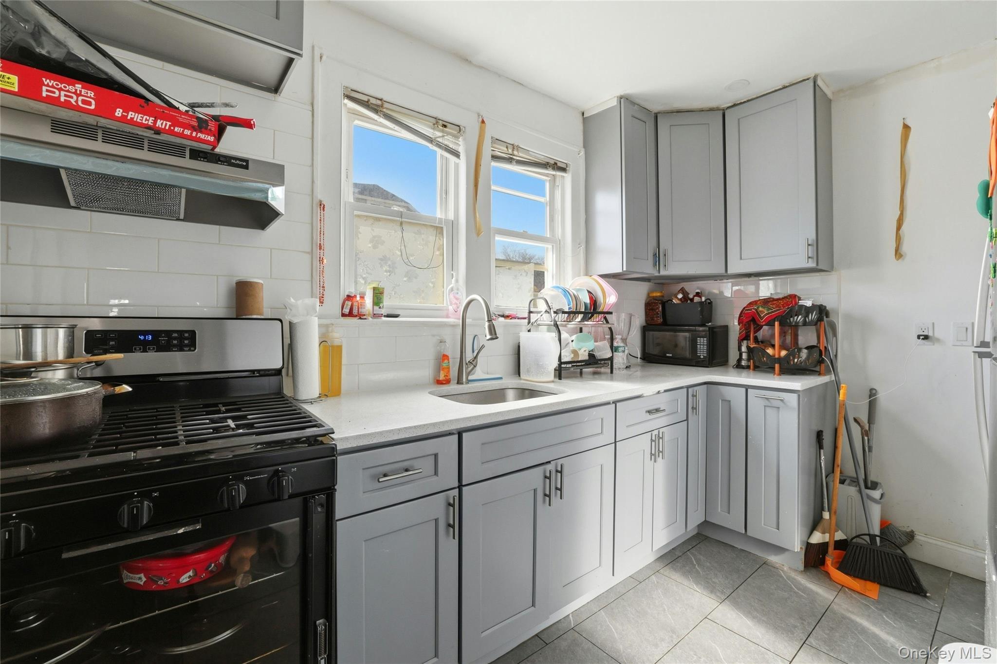 Single Family Broad Street  Nassau County, NY 11596, MLS-999752-4