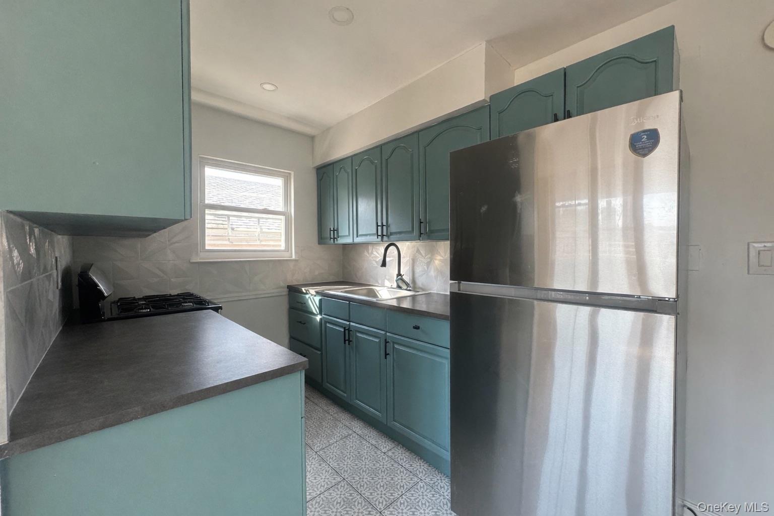 Single Family Plainview Avenue Queens, NY 11691, MLS-999878-3