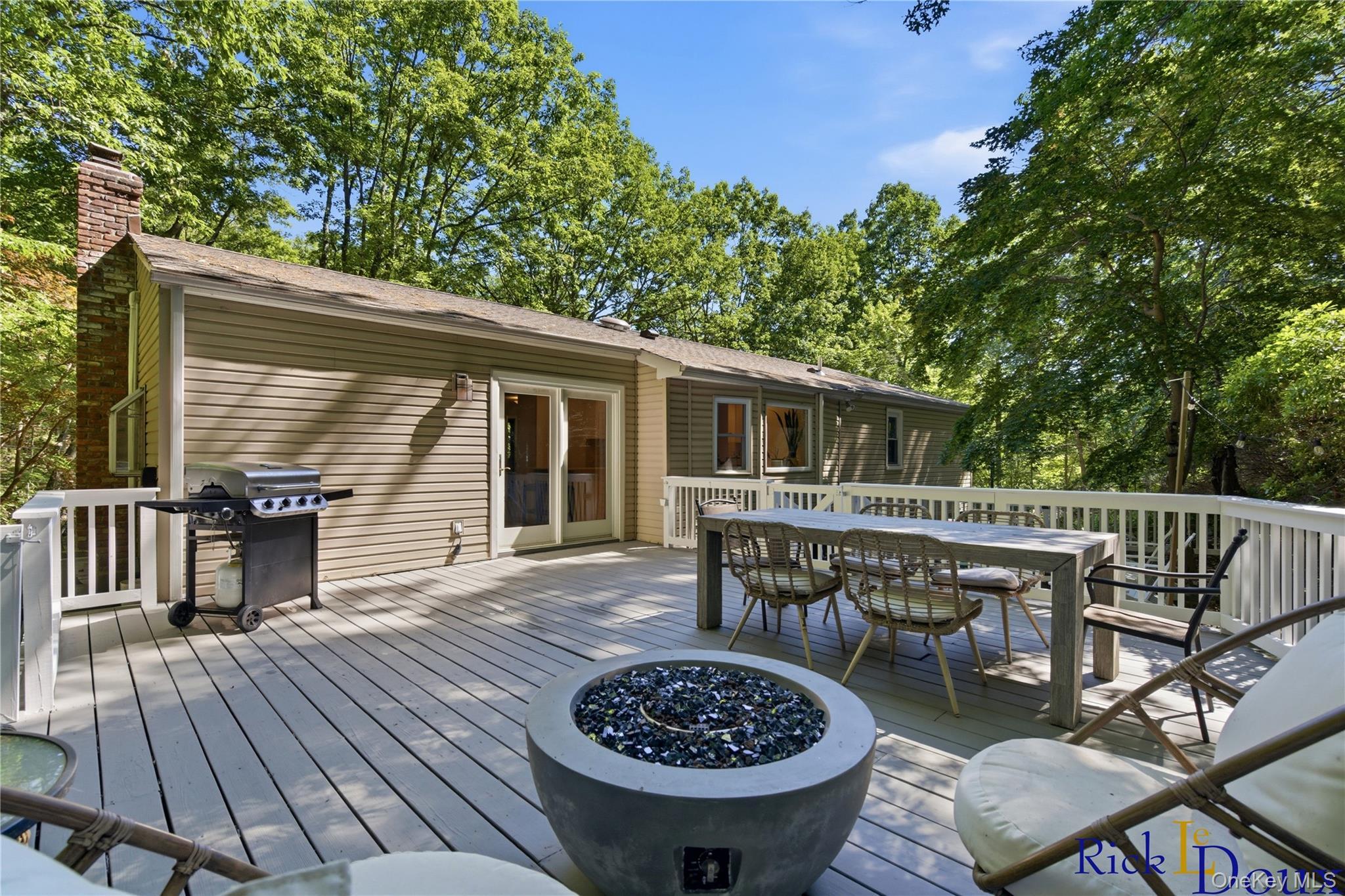 Single Family Old Post Road Suffolk County, NY 11777, MLS-999888-27