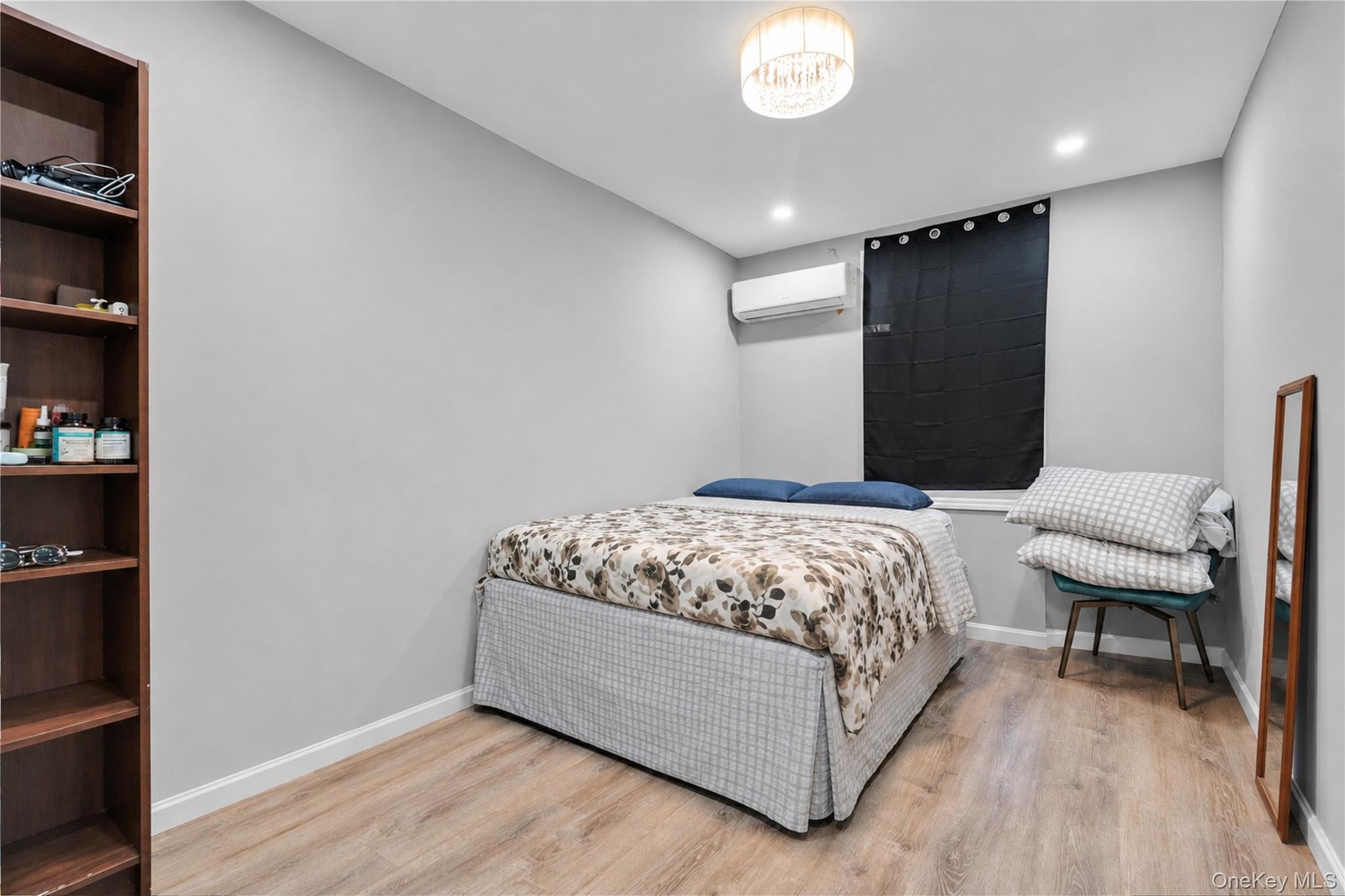 Single Family 45th Queens, NY 11103, MLS-999899-8