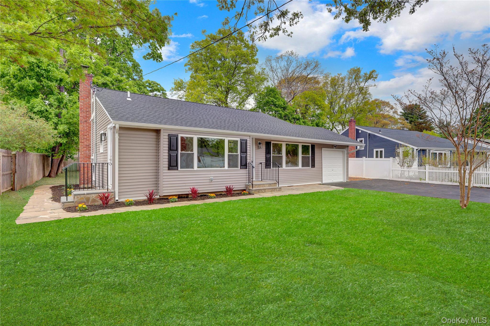 Single Family Glenwood Lane  Suffolk County, NY 11743, MLS-999958-2