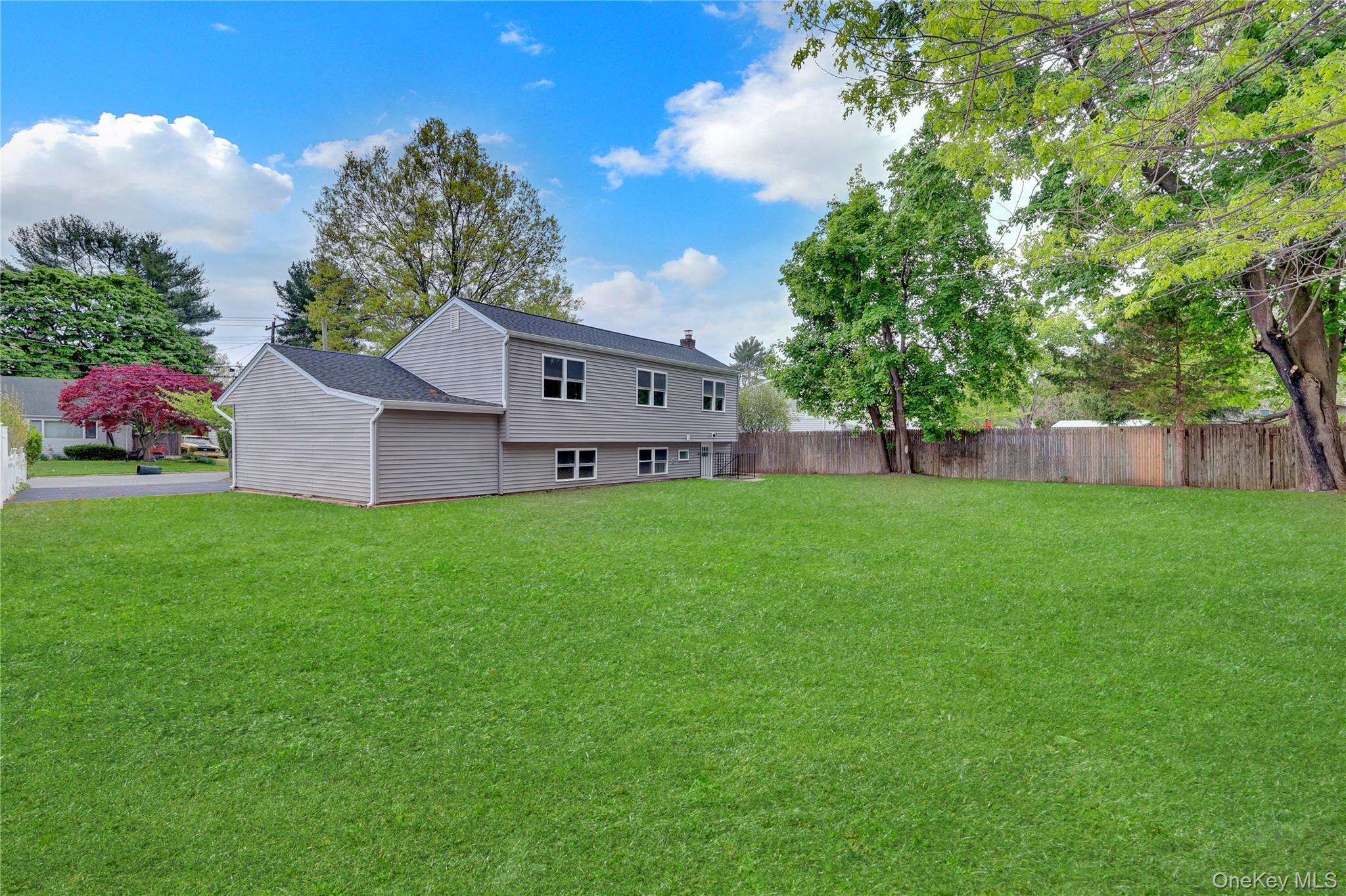 Single Family Glenwood Lane  Suffolk County, NY 11743, MLS-999958-25