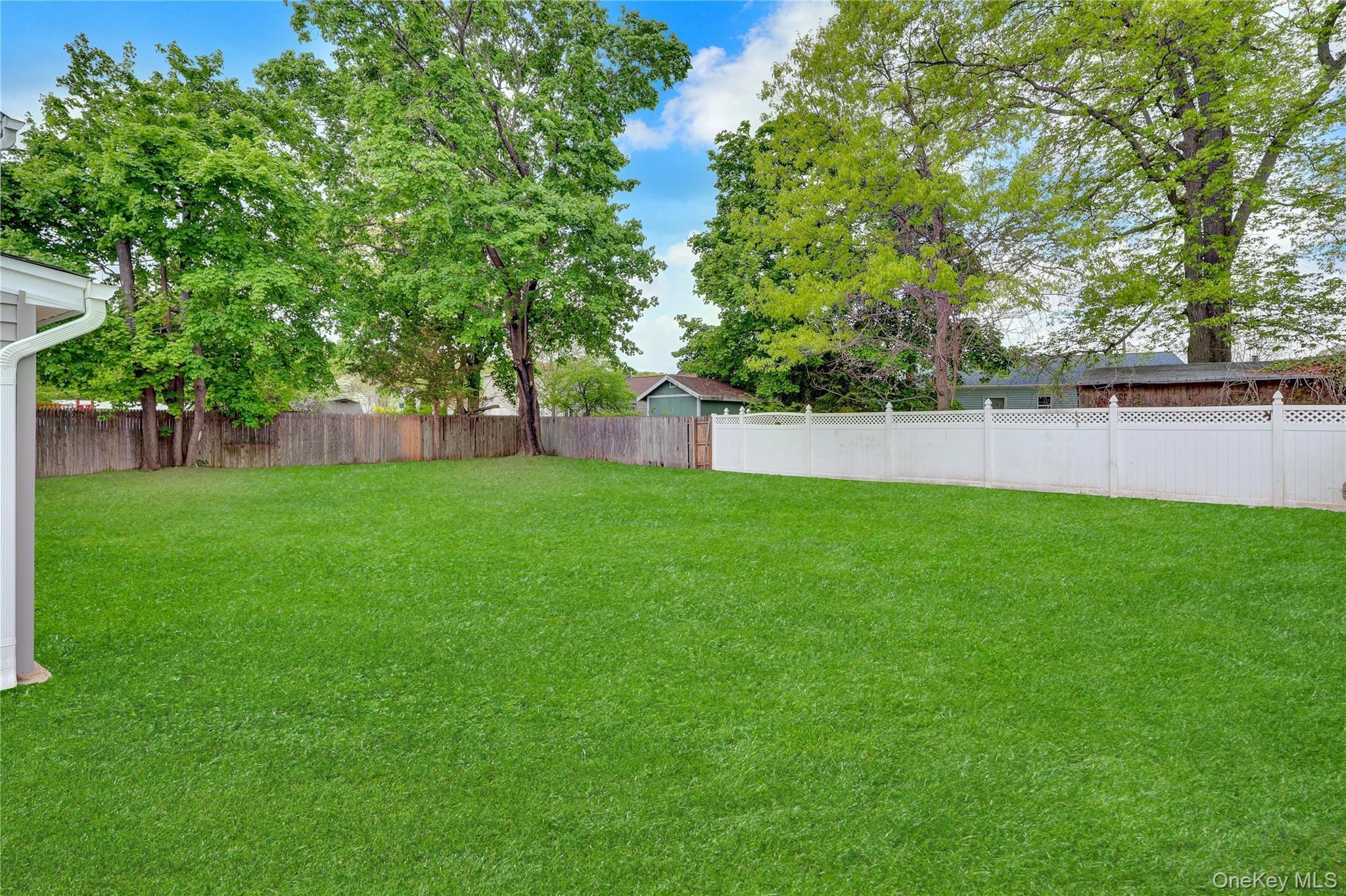 Single Family Glenwood Lane  Suffolk County, NY 11743, MLS-999958-26