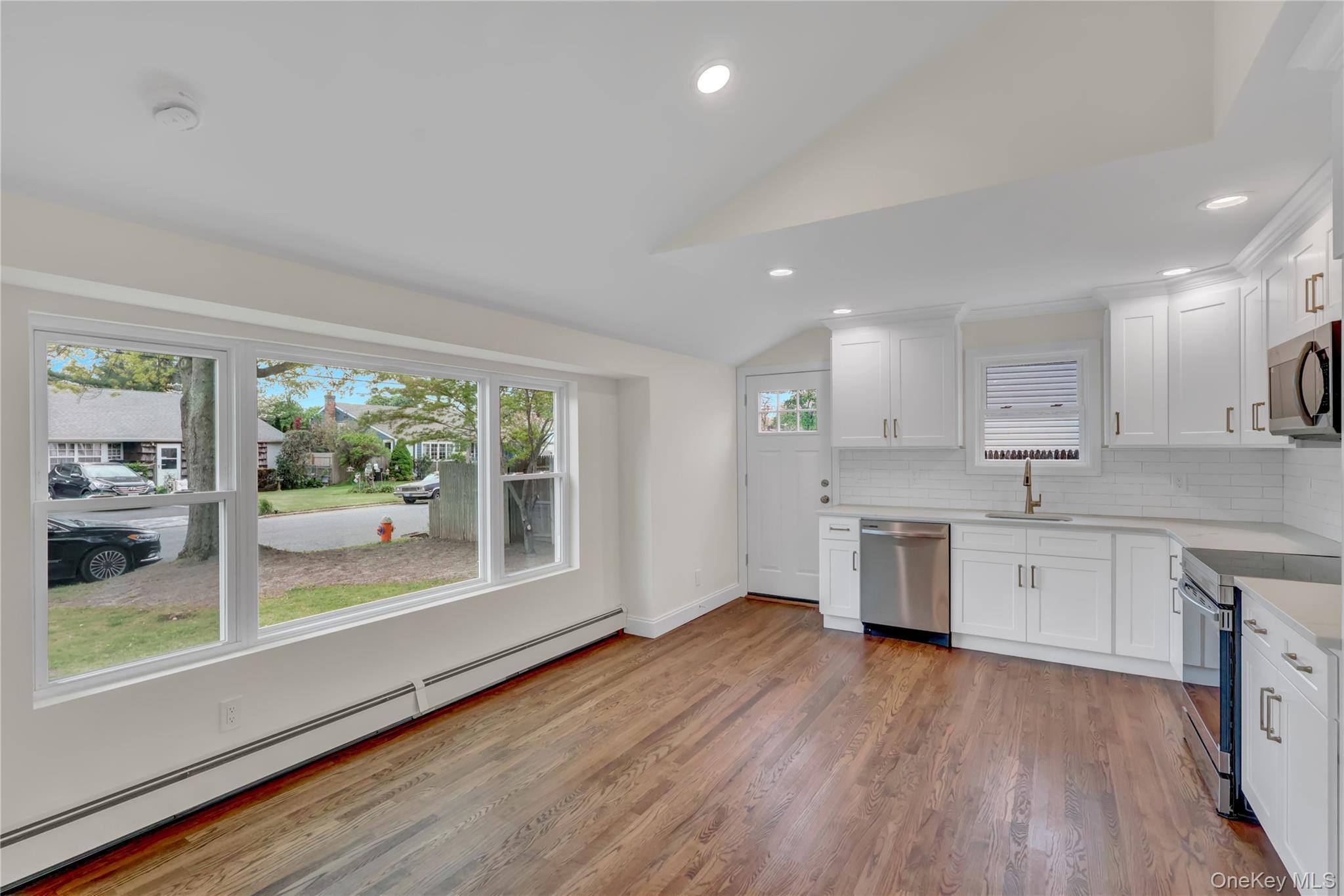Single Family Glenwood Lane  Suffolk County, NY 11743, MLS-999958-6