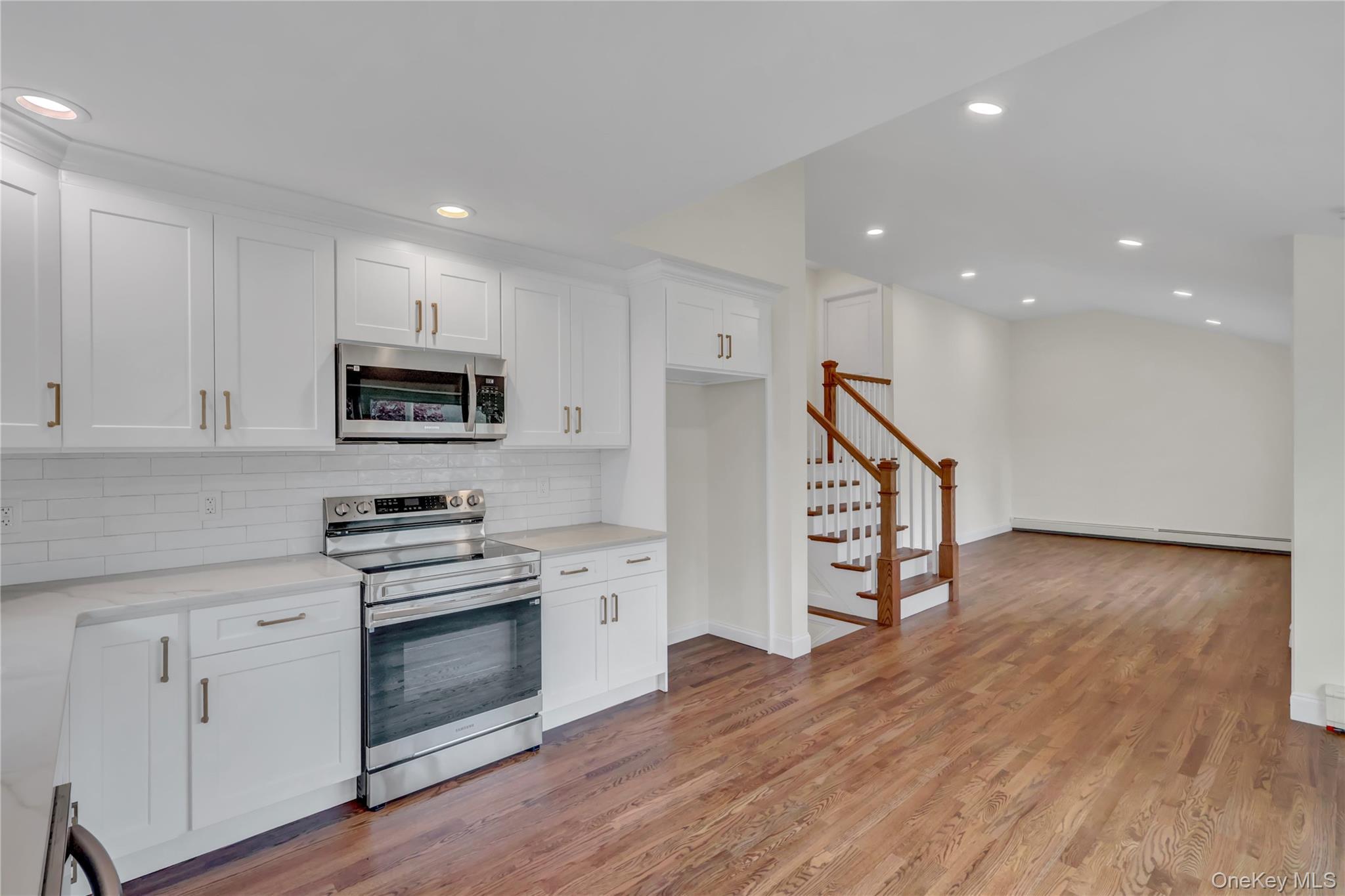 Single Family Glenwood Lane  Suffolk County, NY 11743, MLS-999958-8