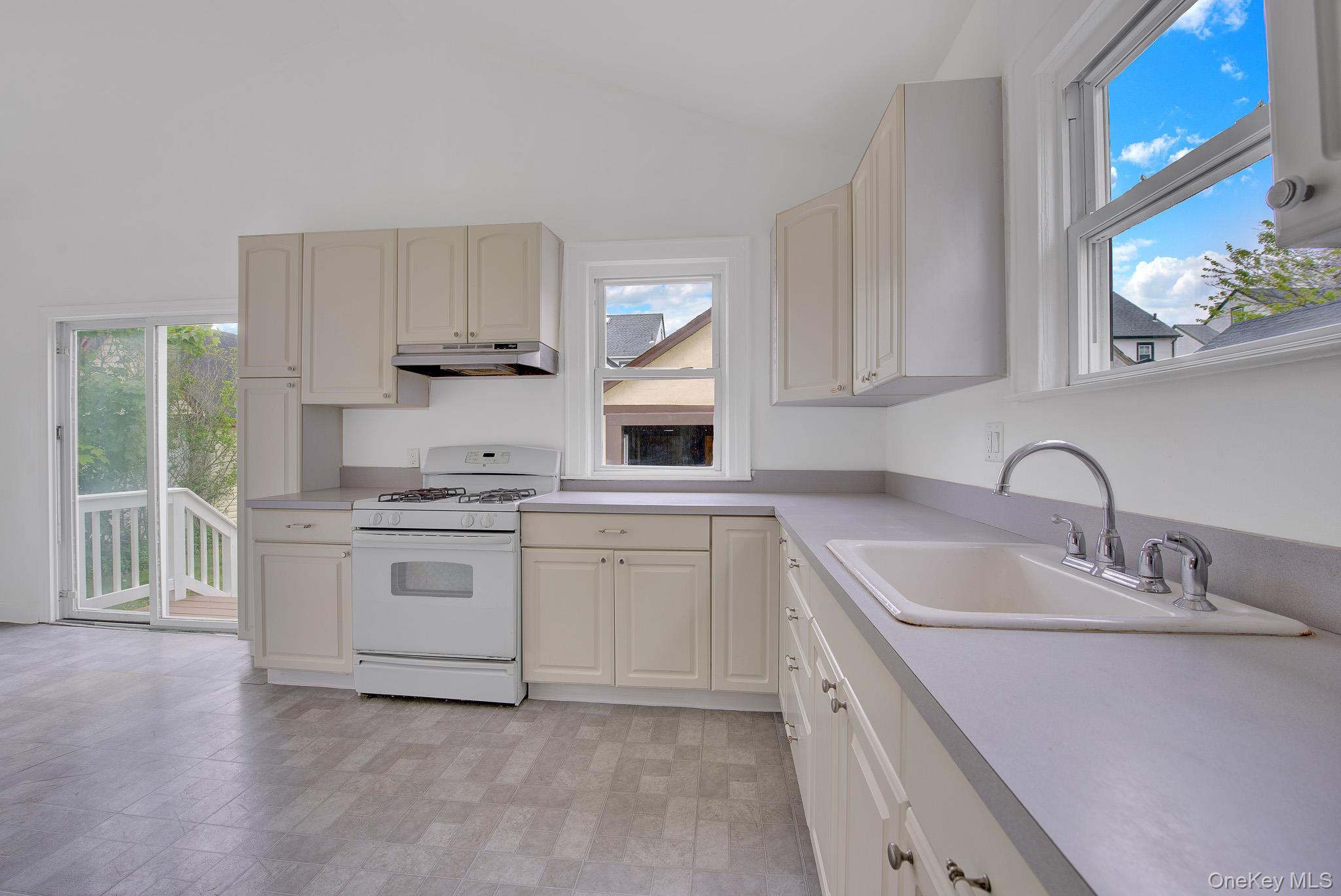 Single Family Sycamore Street Nassau County, NY 11552, MLS-999972-8