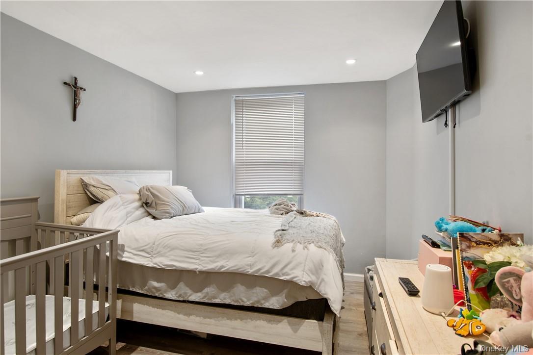 Single Family Hollywood Avenue Bronx, NY 10461, MLS-H6205115-10