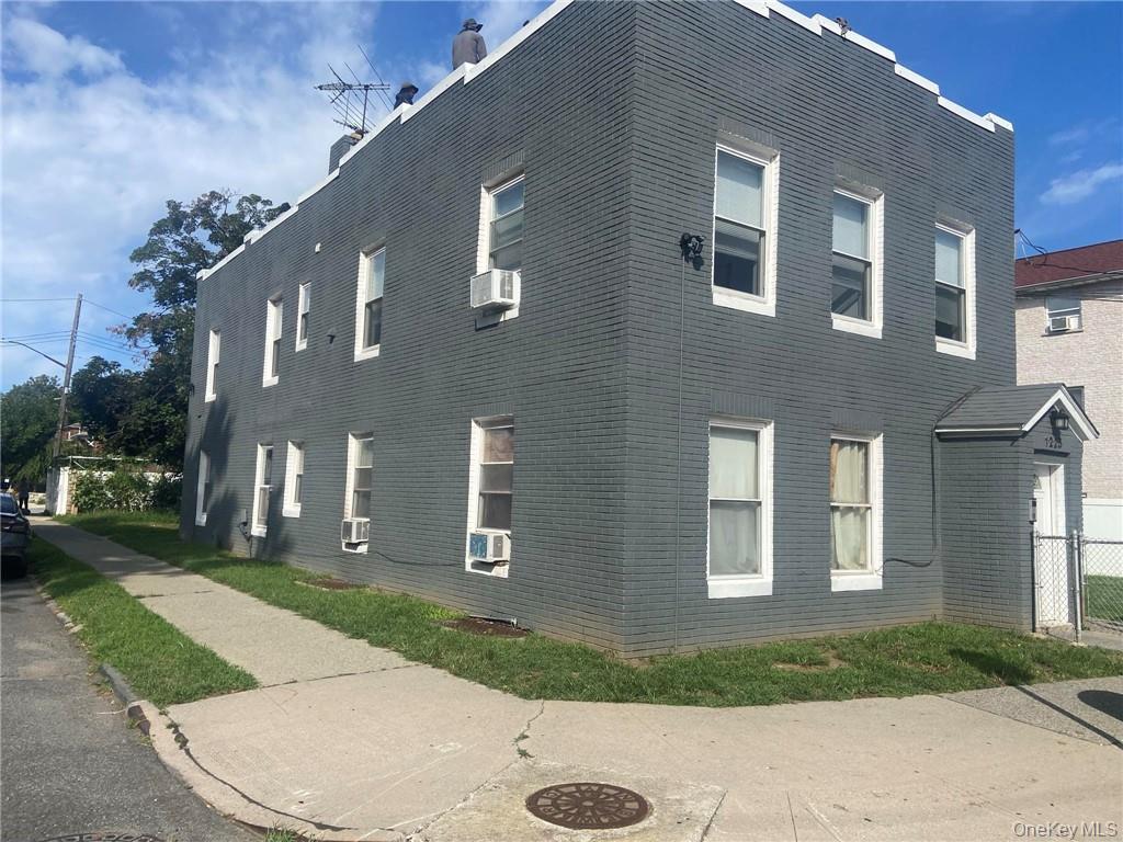 Single Family Hollywood Avenue Bronx, NY 10461, MLS-H6205115-2