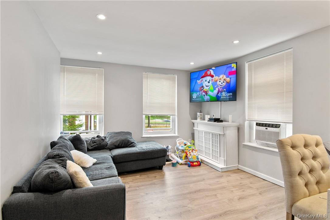 Single Family Hollywood Avenue Bronx, NY 10461, MLS-H6205115-6