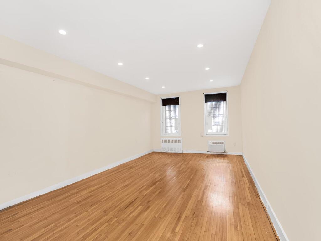 Coop Broadway  Bronx, NY 10471, MLS-H6270002-2