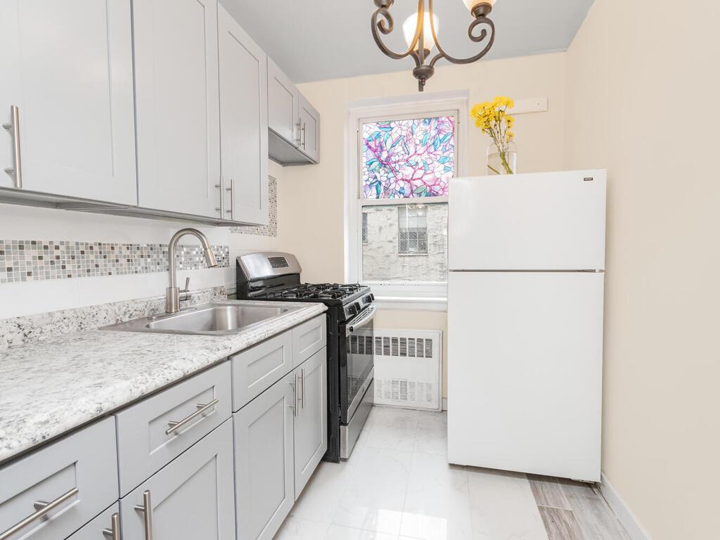 Coop Broadway  Bronx, NY 10471, MLS-H6270002-4