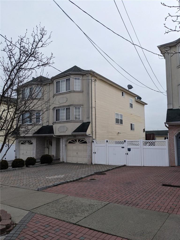 Single Family Churchill  Staten Island, NY 10309, MLS-H6289452-3