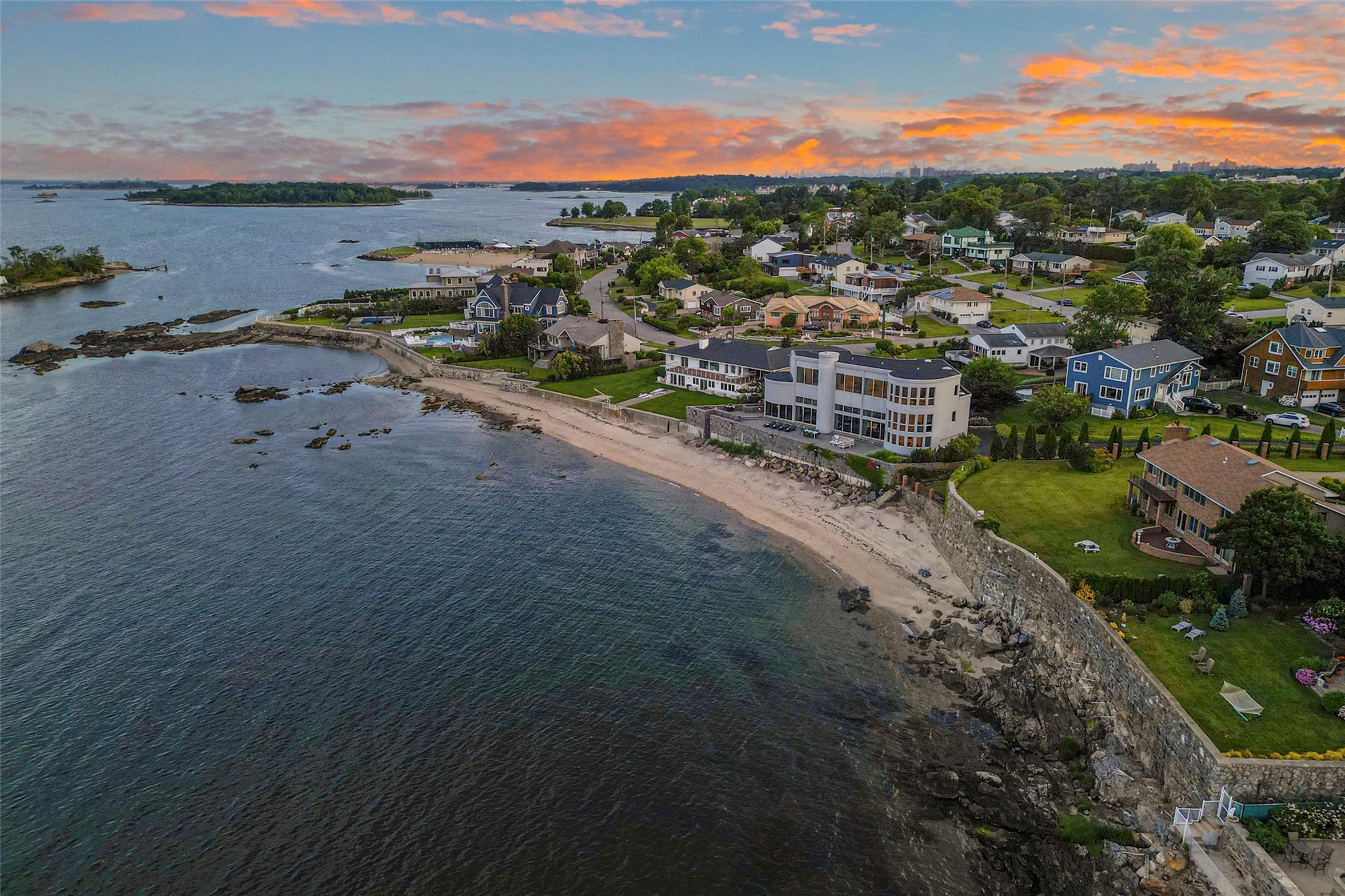 Single Family Beachfront  Westchester County, NY 10805, MLS-H6312112-2