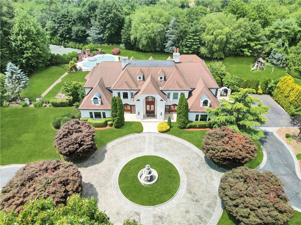 Single Family Old Wagon  Nassau County, NY 11568, MLS-H6318594-2