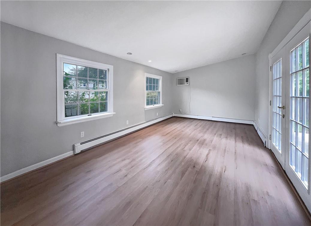 Single Family Waverly  Suffolk County, NY 11738, MLS-H6322257-3