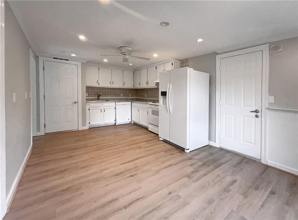 Single Family Waverly  Suffolk County, NY 11738, MLS-H6322257-6