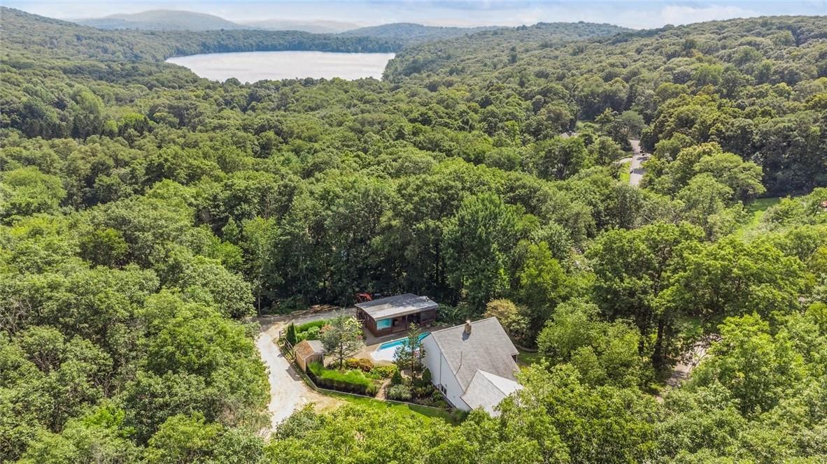 Single Family Mey Crescent  Dutchess County, NY 12582, MLS-H6323621-2